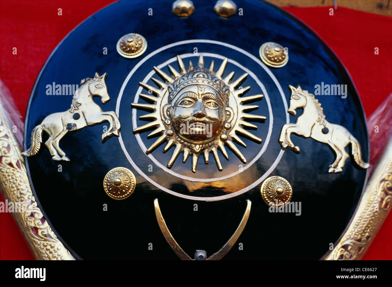 Sonnensymbol auf Schild Jodhpur Marwar Rajasthan Indien Asien indische Waffen Symbole Pferde Stockfoto