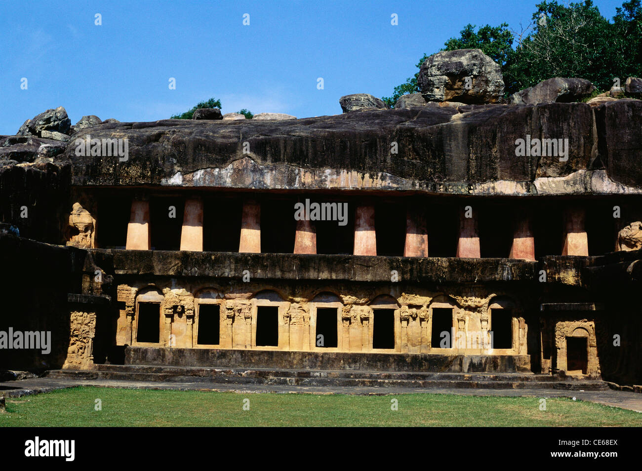 Höhle Nr.1 Rani Gumpha obere Geschichte; Udayagiri 2. Und 1. Jahrhundert B.C. Felsunterstand; Bhubaneshwar; Orissa; Odisha; Indien; Asien Stockfoto