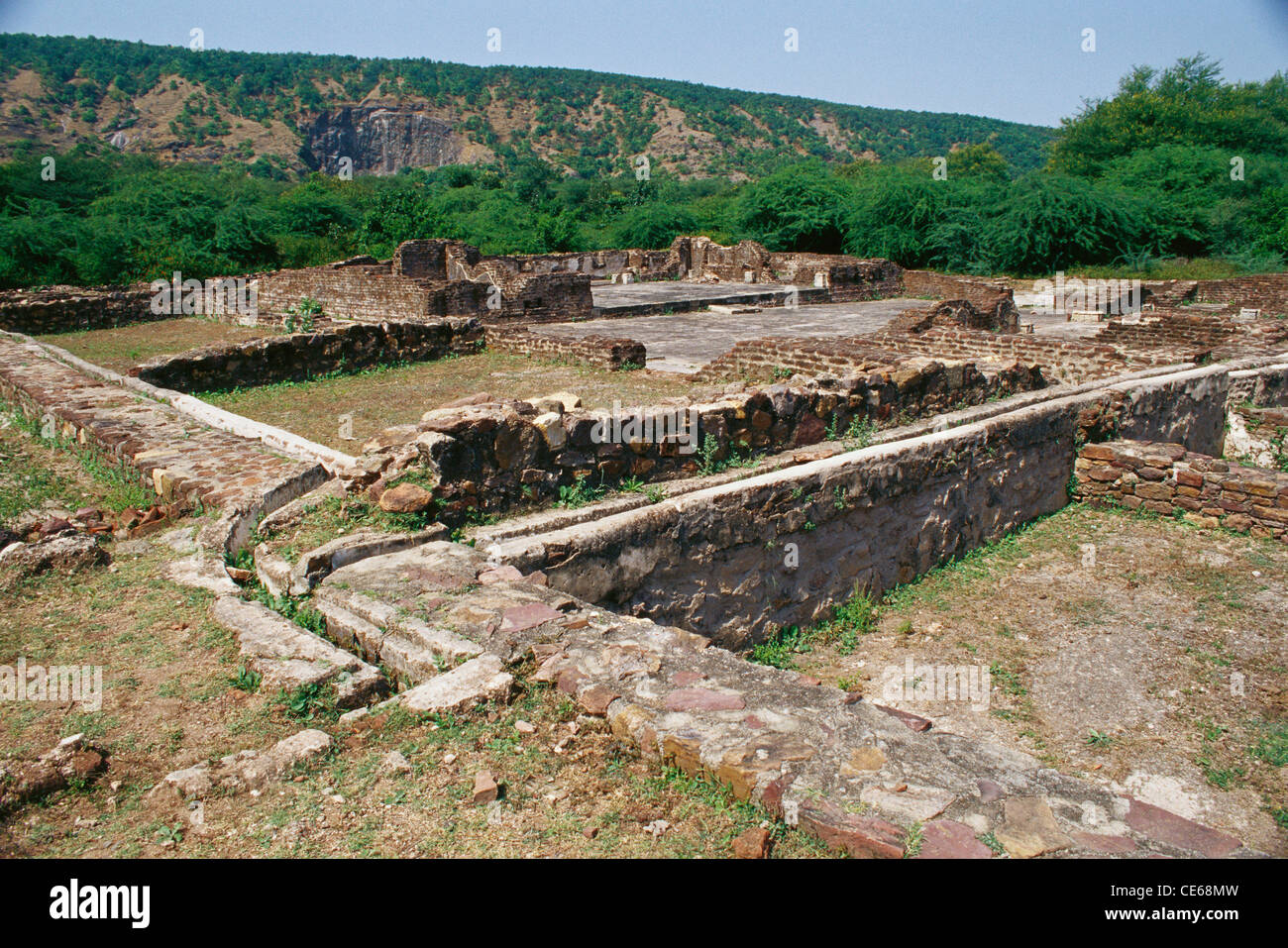 Amir Manzil Wasserkanal; Champaner; Panchmahal; Archäologischer Park Pavagadh; UNESCO-Weltkulturerbe; Vadodara; Gujarat; Indien; Asien Stockfoto