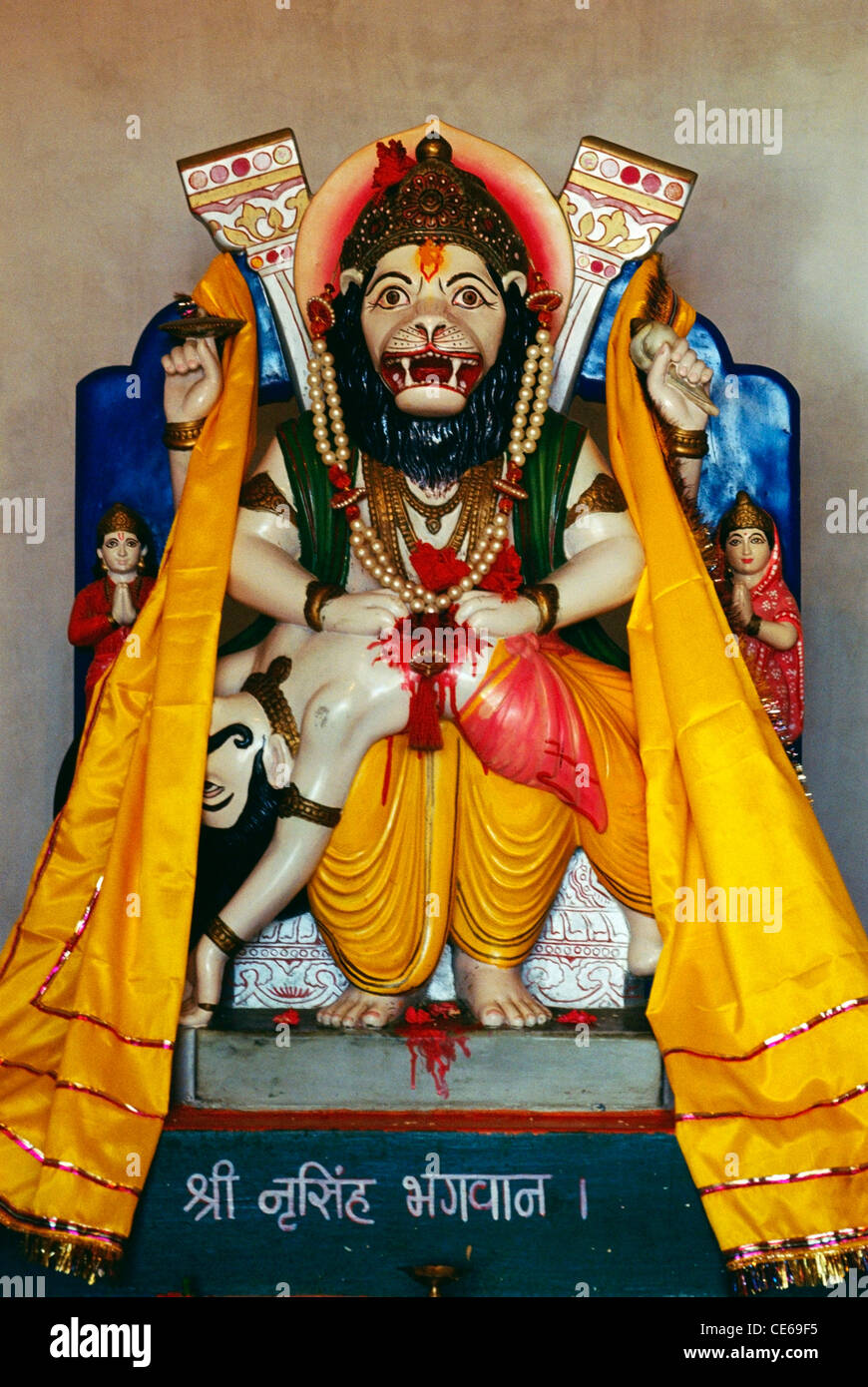 Narasimha Avatar des Hindu-Gottes Narsingh Vishnu Inkarnation; Kamnath Mahadev Mandir; Sharada Math; Sharda Muth; Somnath; Indien; Asien Stockfoto