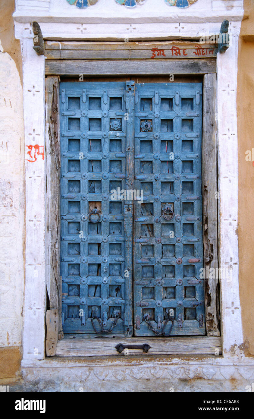 geschlossenen Metall blaue Eingangstür von Jaisalmer Fort; Jaisalmer; Rajasthan; Indien Stockfoto