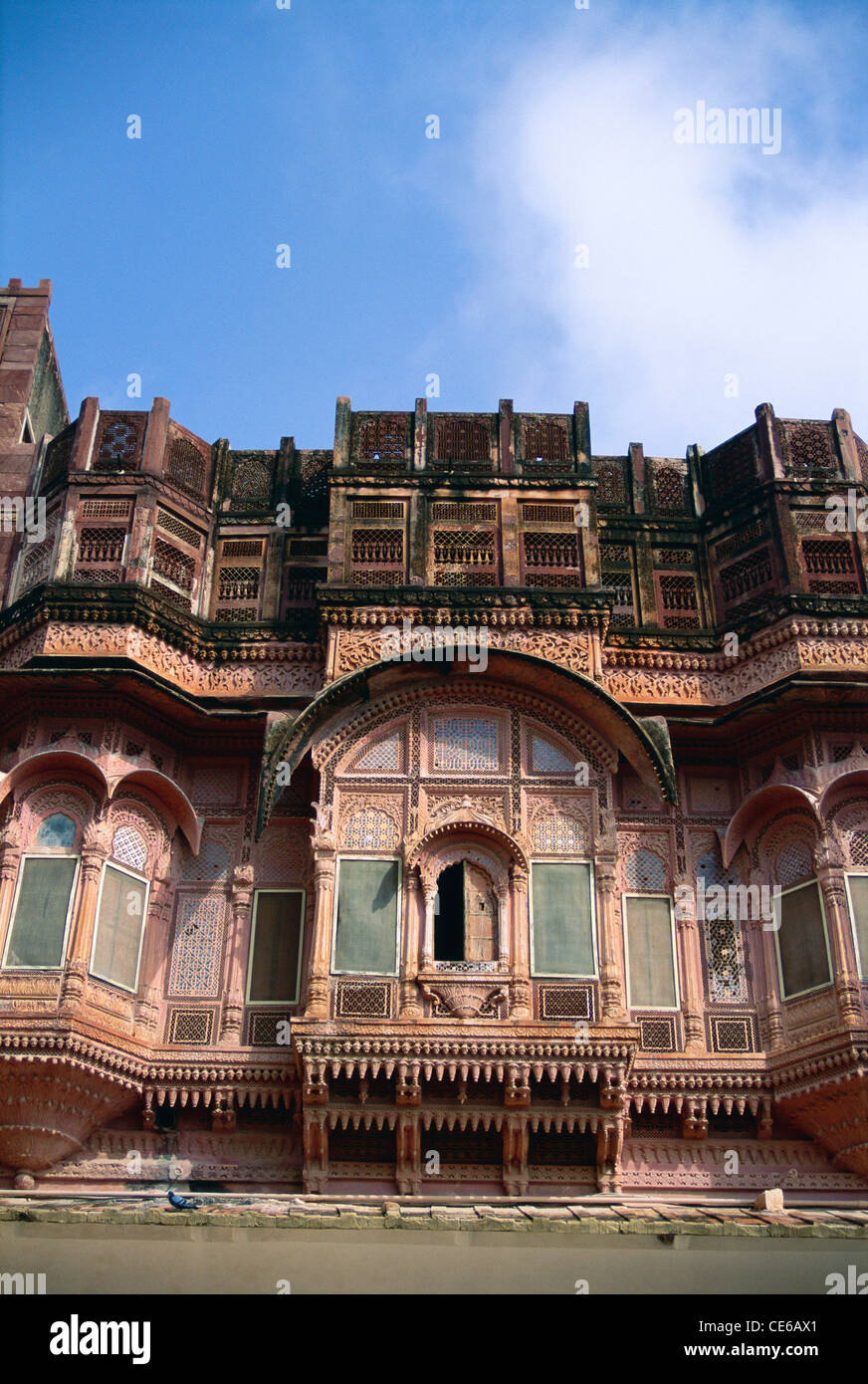 Jharoka; Jharokha Balkon des Palastes innen Meherangarh Fort; Jodhpur; Rajasthan; Indien; Asien Stockfoto