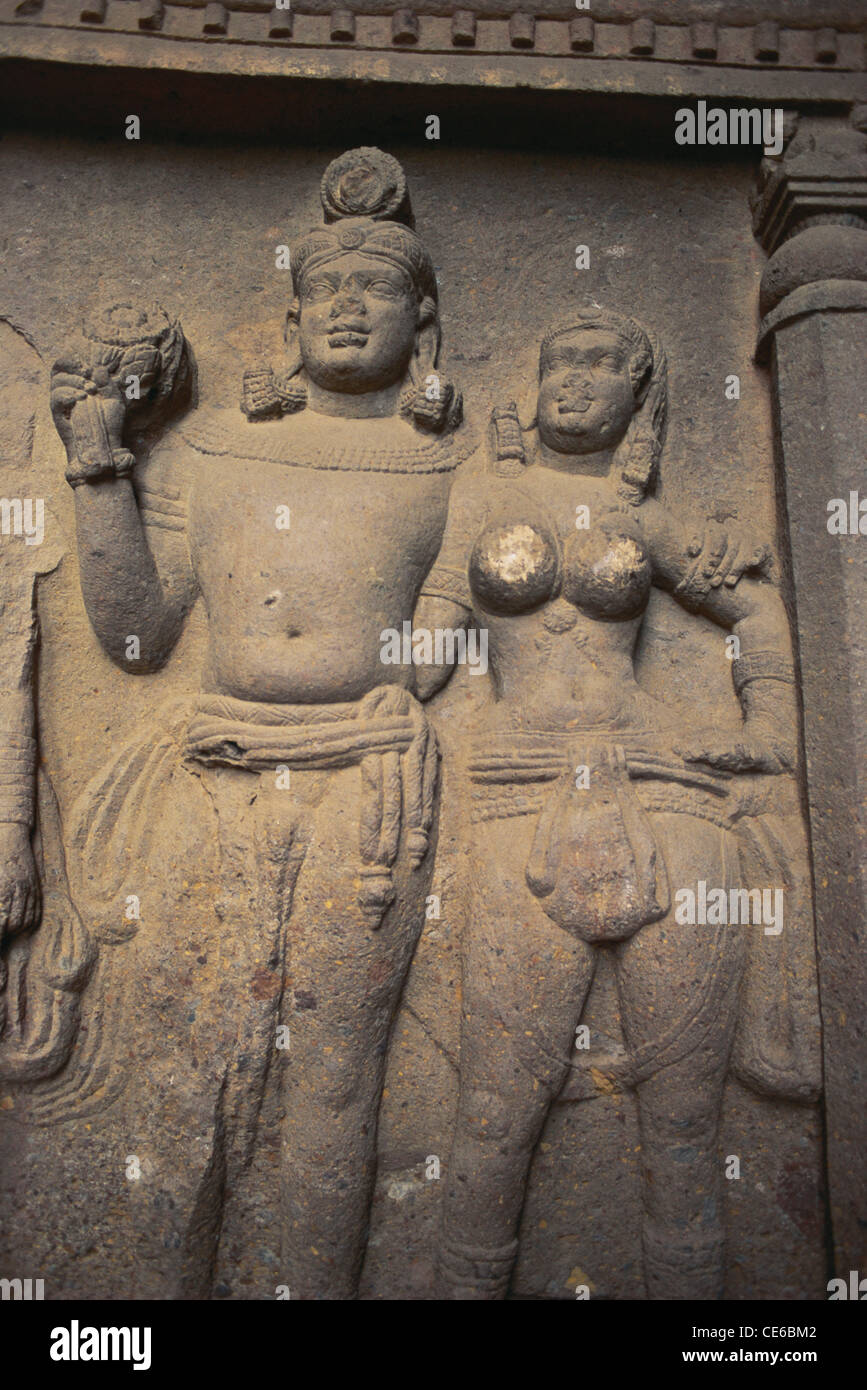Paar Skulptur Kanheri Höhlen 2. Jh. n. Chr.; Borivali; Bombay Mumbai; Maharashtra; Indien Stockfoto