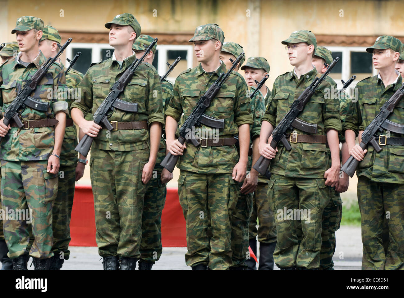 Junge Soldaten auf der Parade kurz vor militärischen Eid Stockfoto