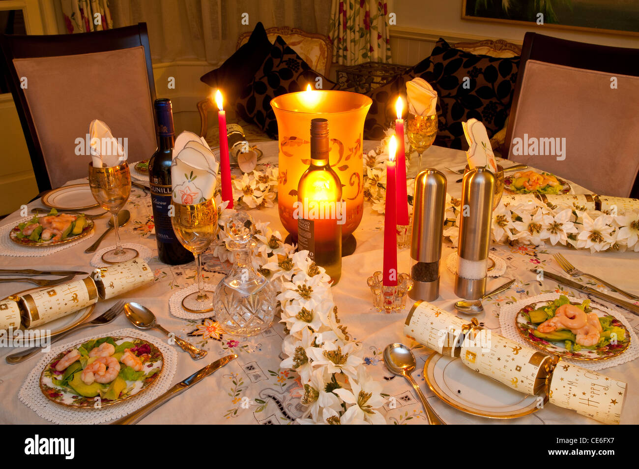 Christmas Dinner Tischdekoration in der Nacht Stockfoto