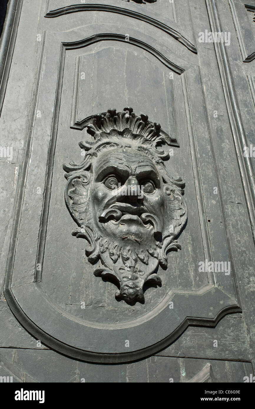 Tür-Detail am Kloster von San Martin Pinario - Santiago De Compostela - Santiago De Compostela, Galicien, Spanien Stockfoto