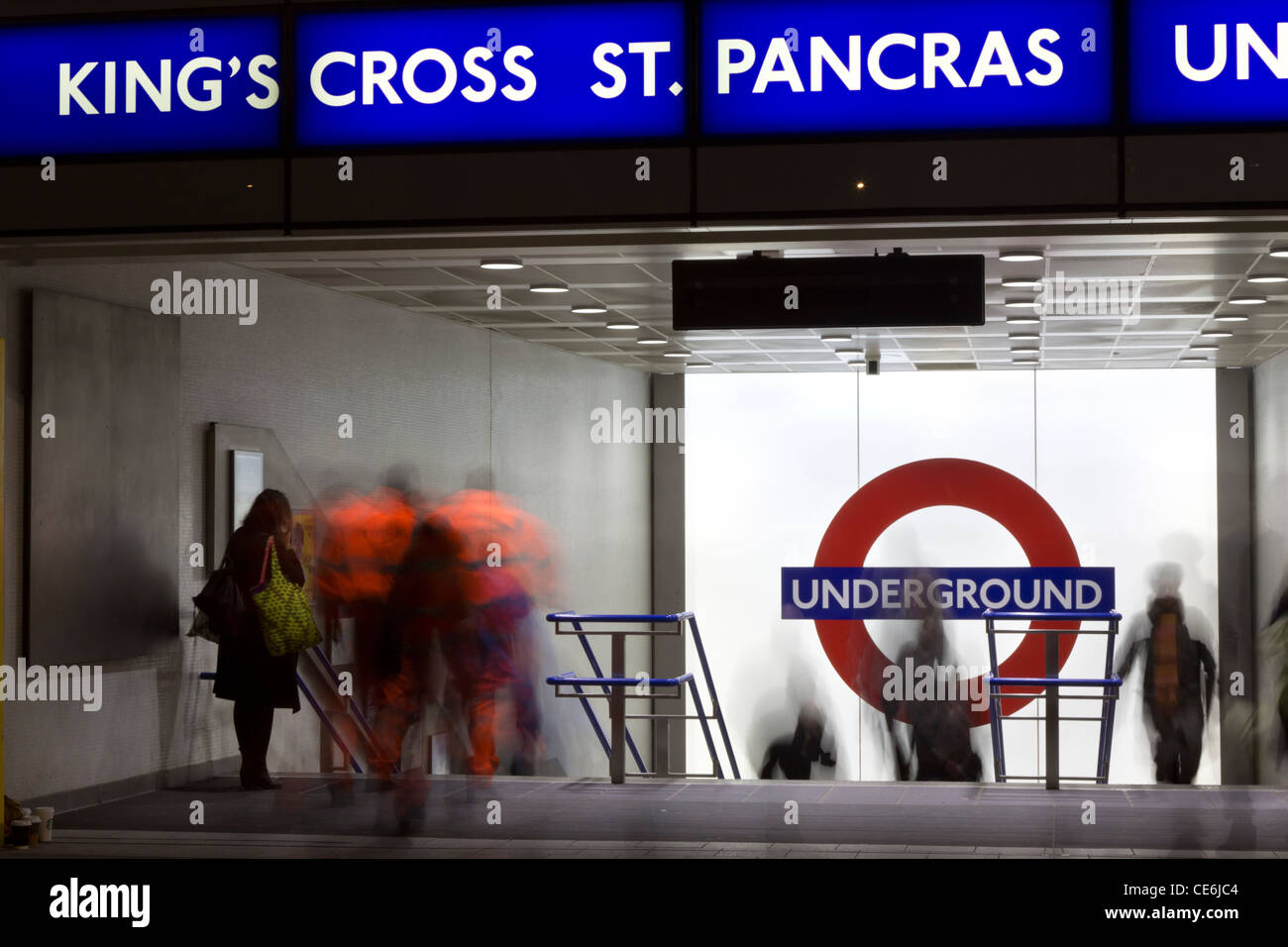 Eingang zum Kings Cross U-Bahn Station - London Stockfoto