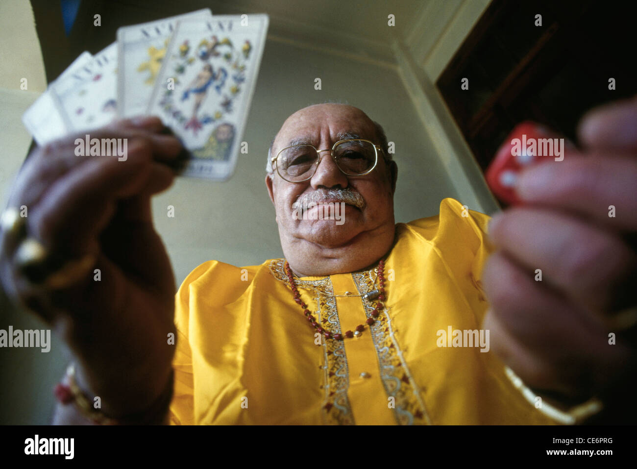 Bejan Jehanjir Daruwalla; Indischer englischer Professor, Astrologe, Tarot-Kartenleser, Palmist, Numerologe, Bejan Daruwala; Indien; Asien Stockfoto