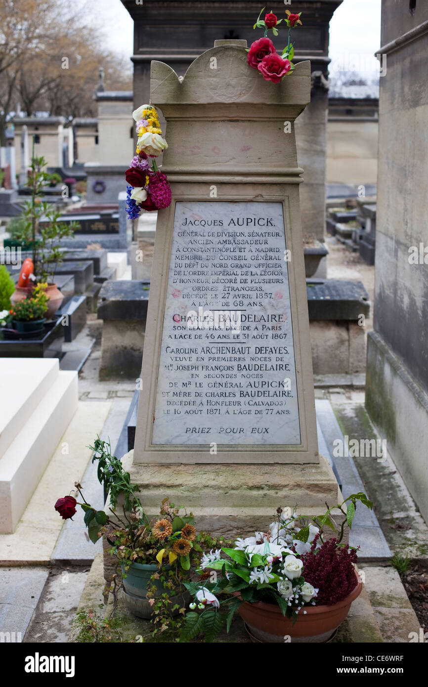 Das Grab des Dichters Charles Baudelaire in Friedhof Montparnasse, Paris Stockfoto