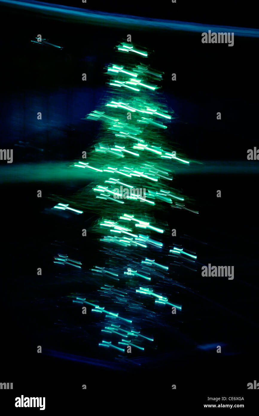Verschwommen Moving Lights Weihnachtsbaum Stockfoto