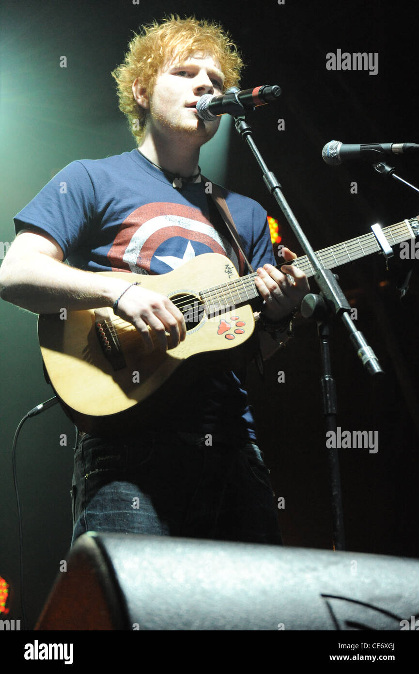 Foto von Ed Sheeran Live spielen Stockfoto
