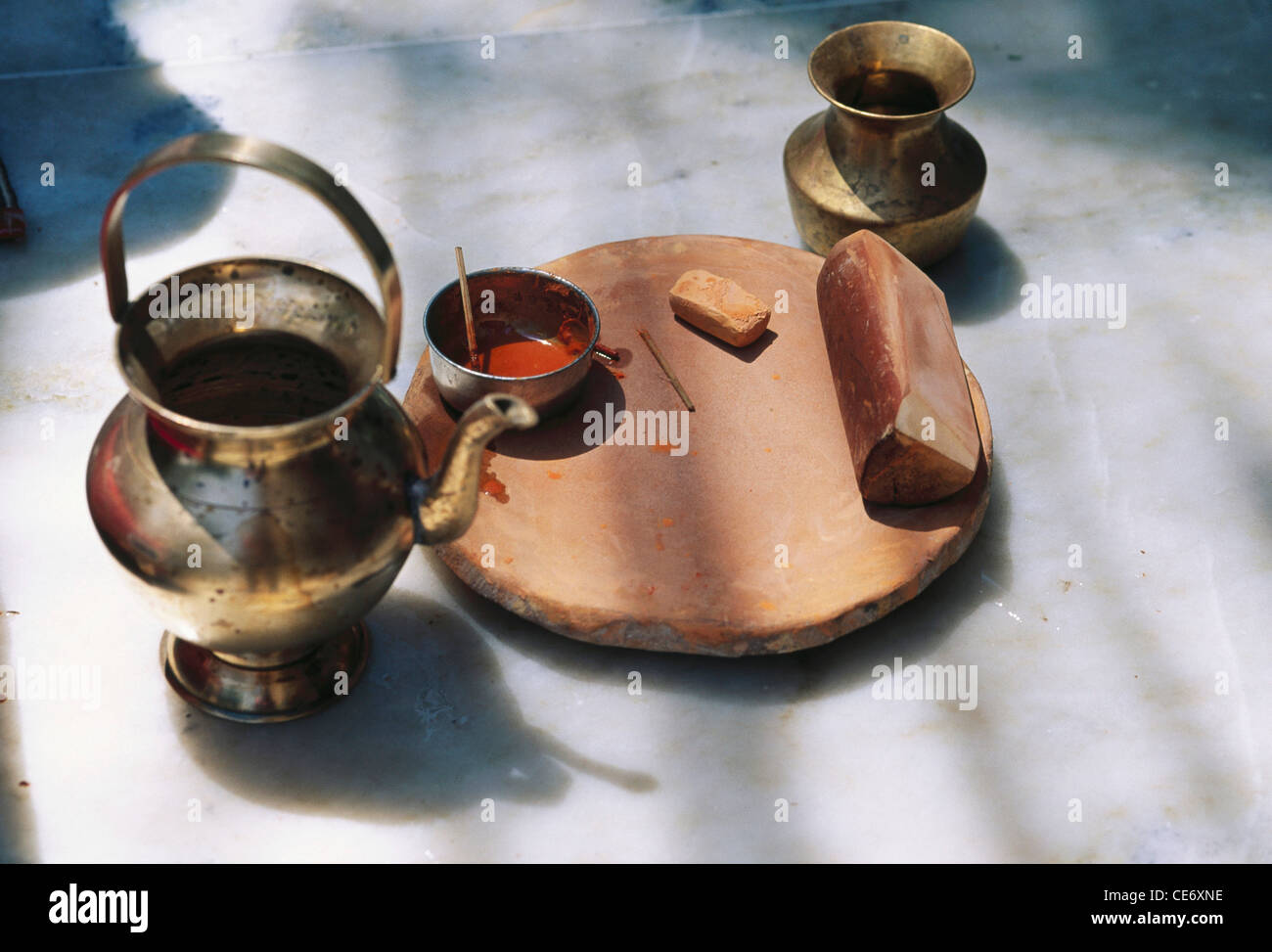 VHM 83520: Sandelholz Stick mit Steinmühle zu Indien einfügen Stockfoto