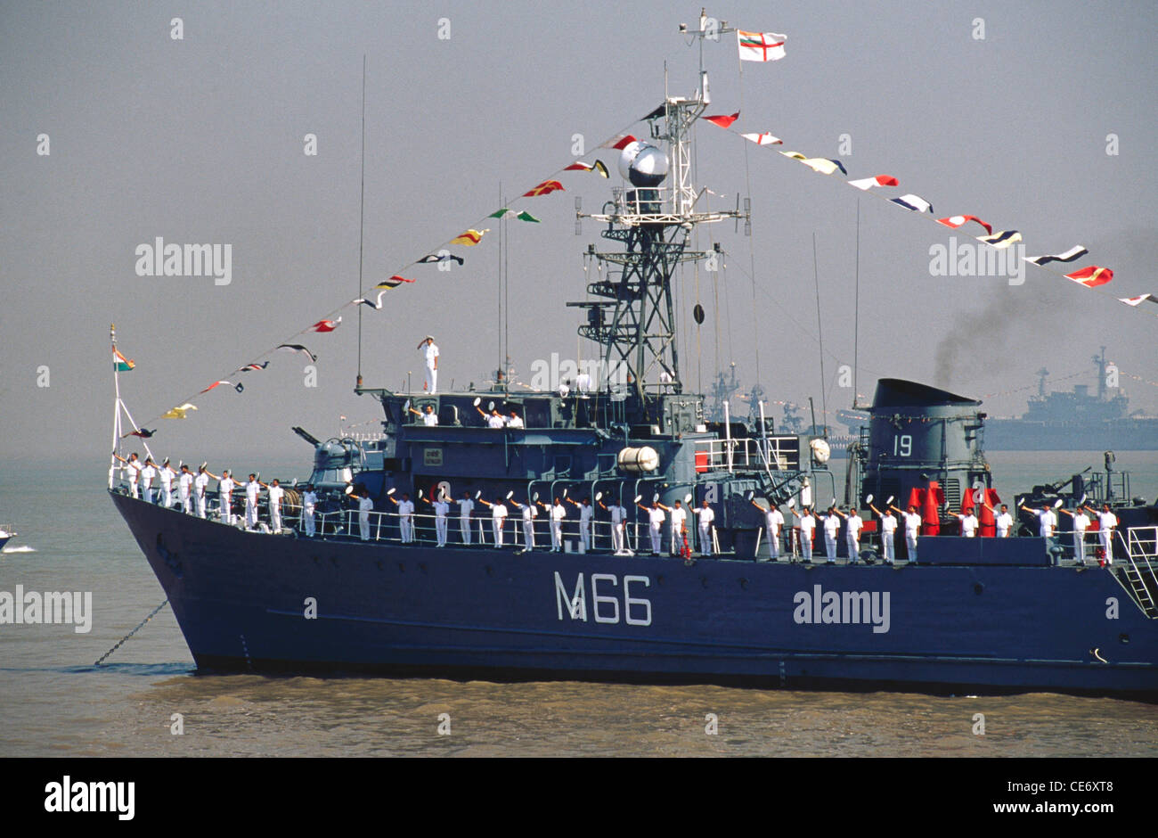 HMA 85502: Indische Marine Krieg Schiff Display Überprüfung; Bombay Mumbai; Maharashtra; Indien Stockfoto