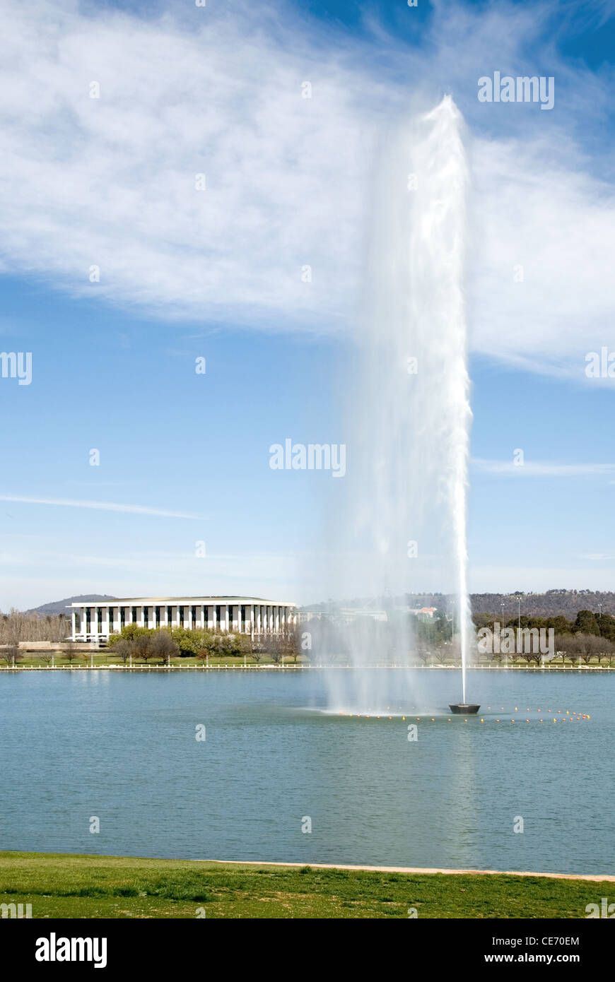 Der Captain Cook Memorial Wasserstrahl vom Lake Burley Griffin, Canberra, Australien Stockfoto