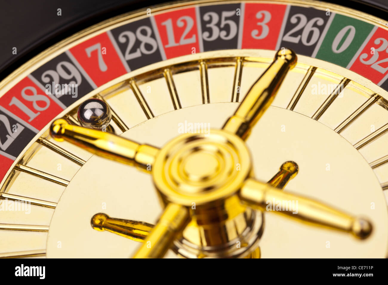 Schöne goldene Roulette auf einem schwarzen Hintergrund. Stockfoto