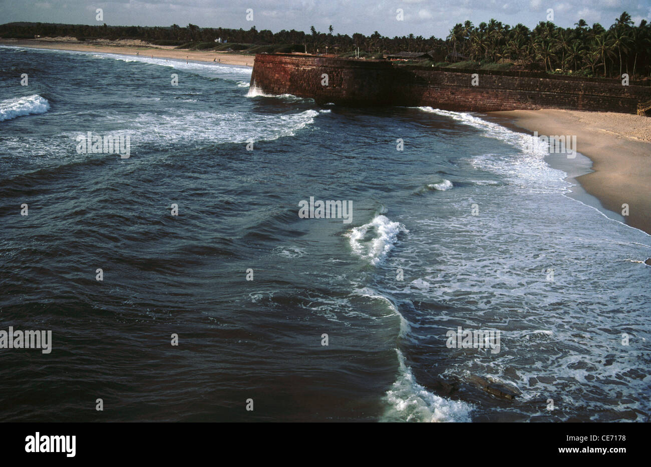 AMA 82470: Sand Wellen Fort Aguada Beach Goa Indien Stockfoto