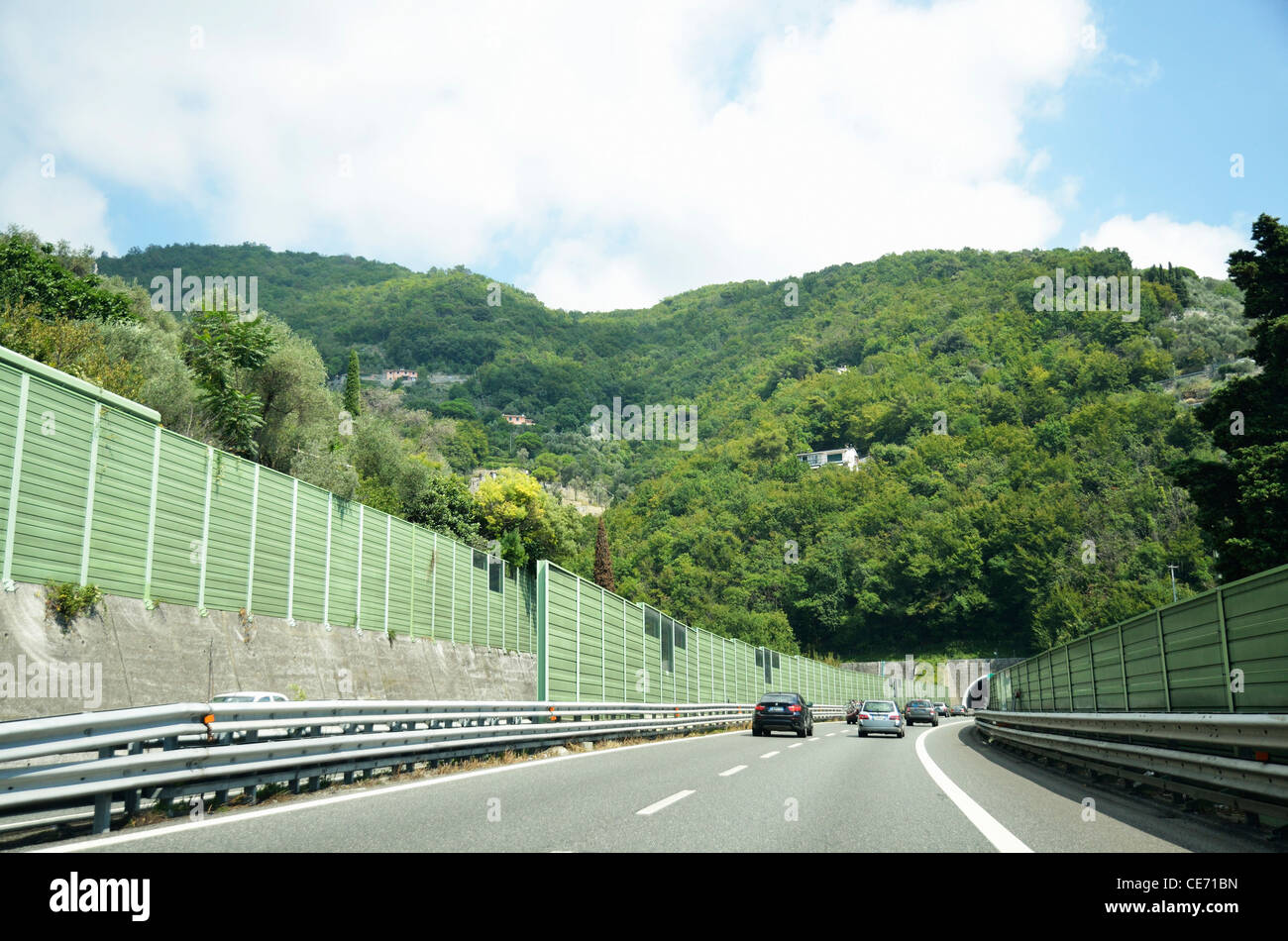 Autos auf der Autobahn, Italien Stockfoto