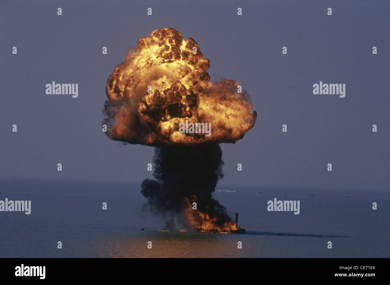 Bombe; Benzin-Explosion; Indische Marine Demonstration; Marine Drive; bombay; mumbai; maharashtra; indien; asien Stockfoto