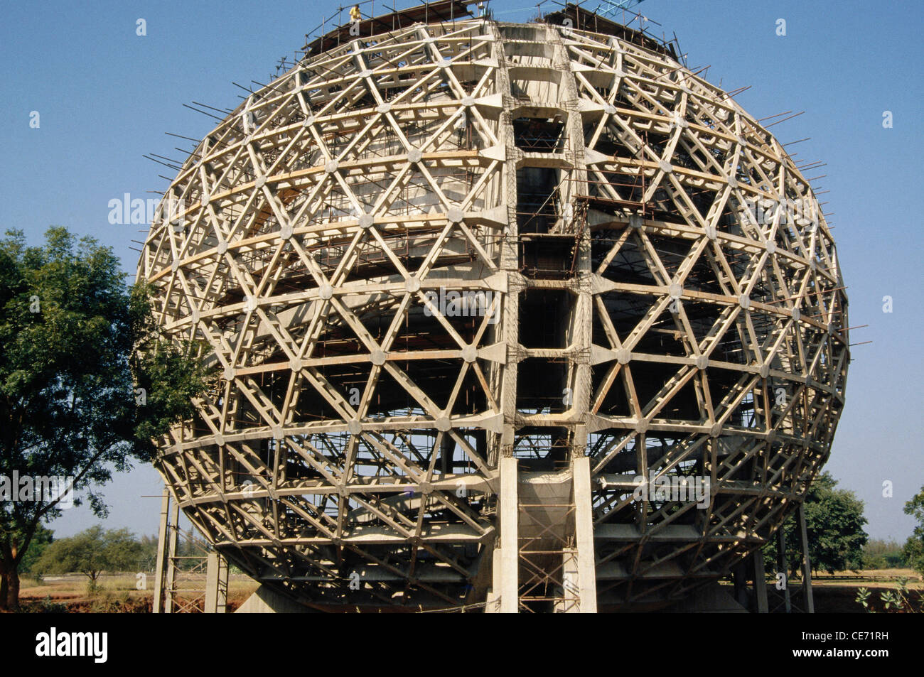SMA 84176: Matrimandir in Auroville Bau; Pondicherry Tamil Nadu; Indien Stockfoto