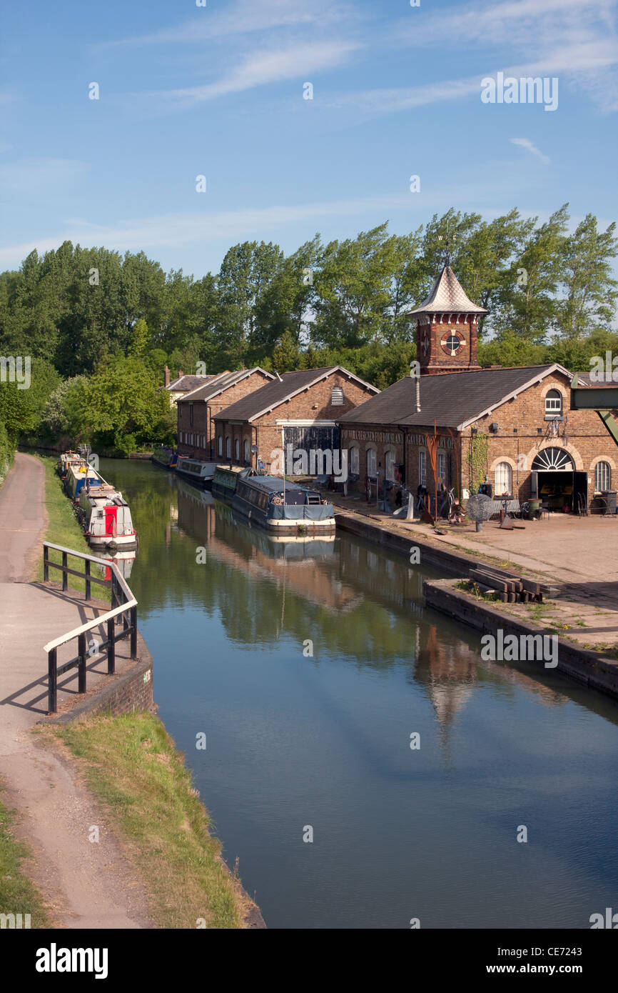 Lockgate/Workshop alte British Waterways, Bulbourne, Buckinghamshire Stockfoto
