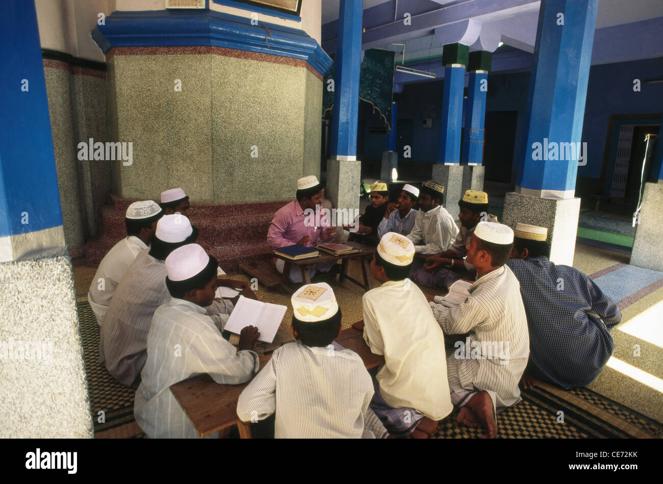 MAA 81825: Indische muslimische Studenten Madarsas arabischen Klasse; Indien Stockfoto