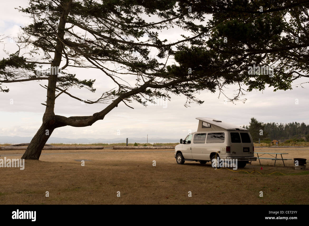 Pop Top Wohnmobil wird von Crescent Beach eingerichtet Stockfoto