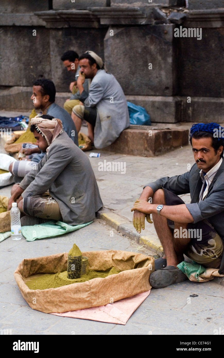 Schausteller in der Altstadt von Sana ' a, ein UNESCO-World Heritage Site, Jemen, Westasien, Arabische Halbinsel. Stockfoto