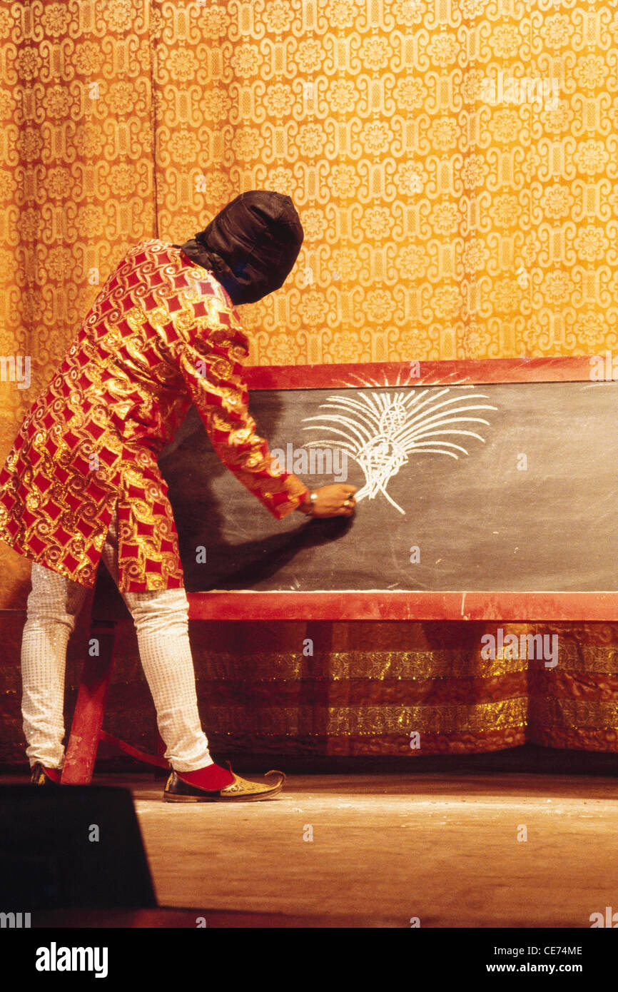 Blinde gefalteten Zauberer Zaubertrick Mumbai Indien durchführen Stockfoto
