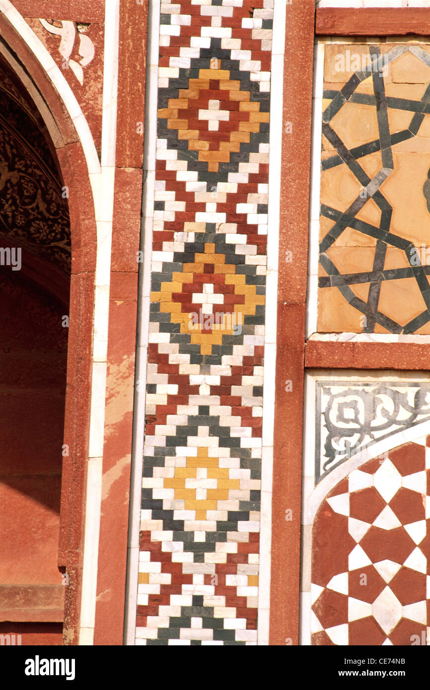 NMK 82176: geometrische Muster inlay Arbeit an Wand von Akbar Grab Sikandra Agra Uttar Pradesh, Indien Stockfoto