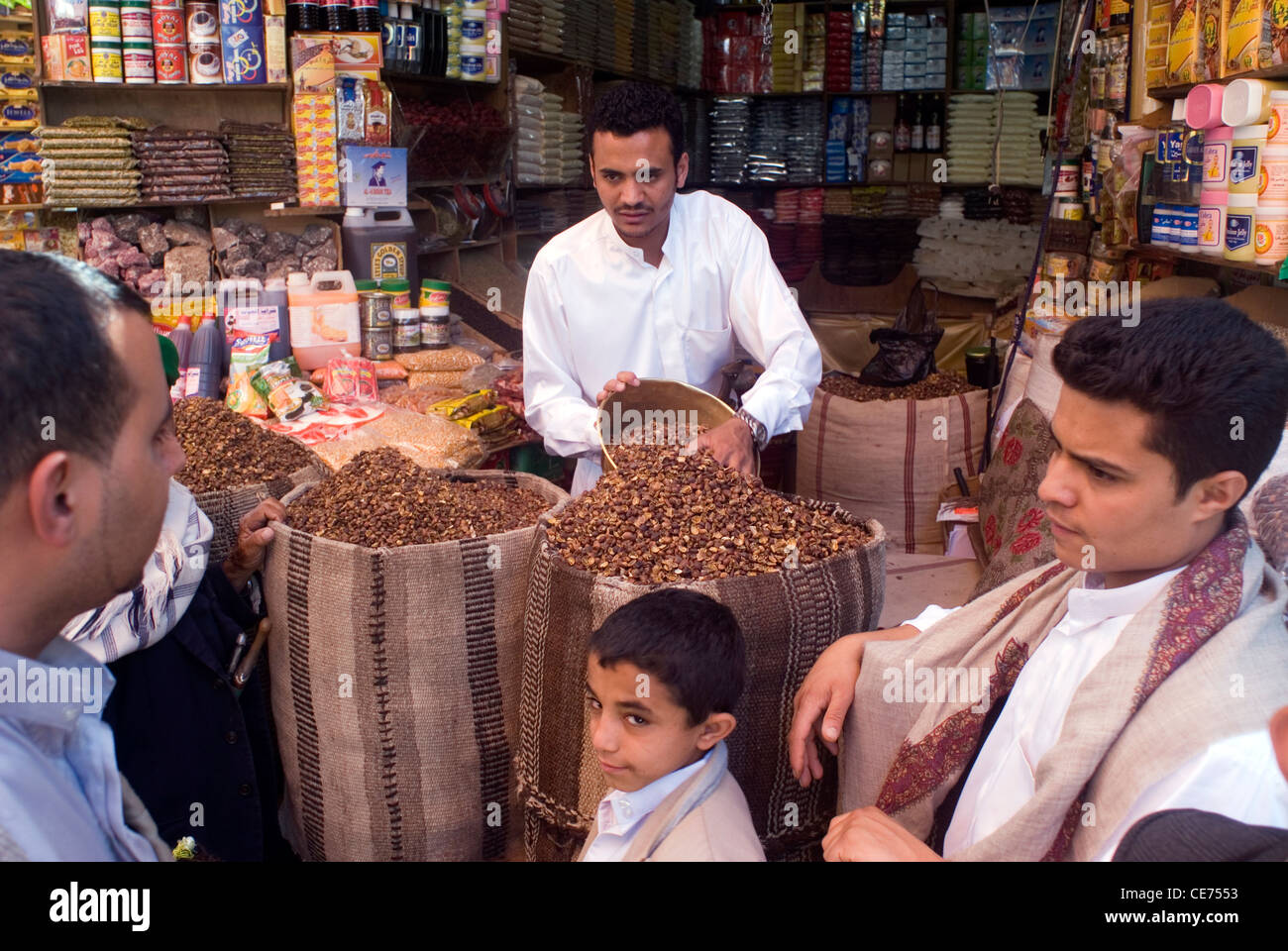 Speichern Sie im Souk von Sana ' a, ein UNESCO-World Heritage Site, Jemen, Westasien, Arabische Halbinsel. Stockfoto