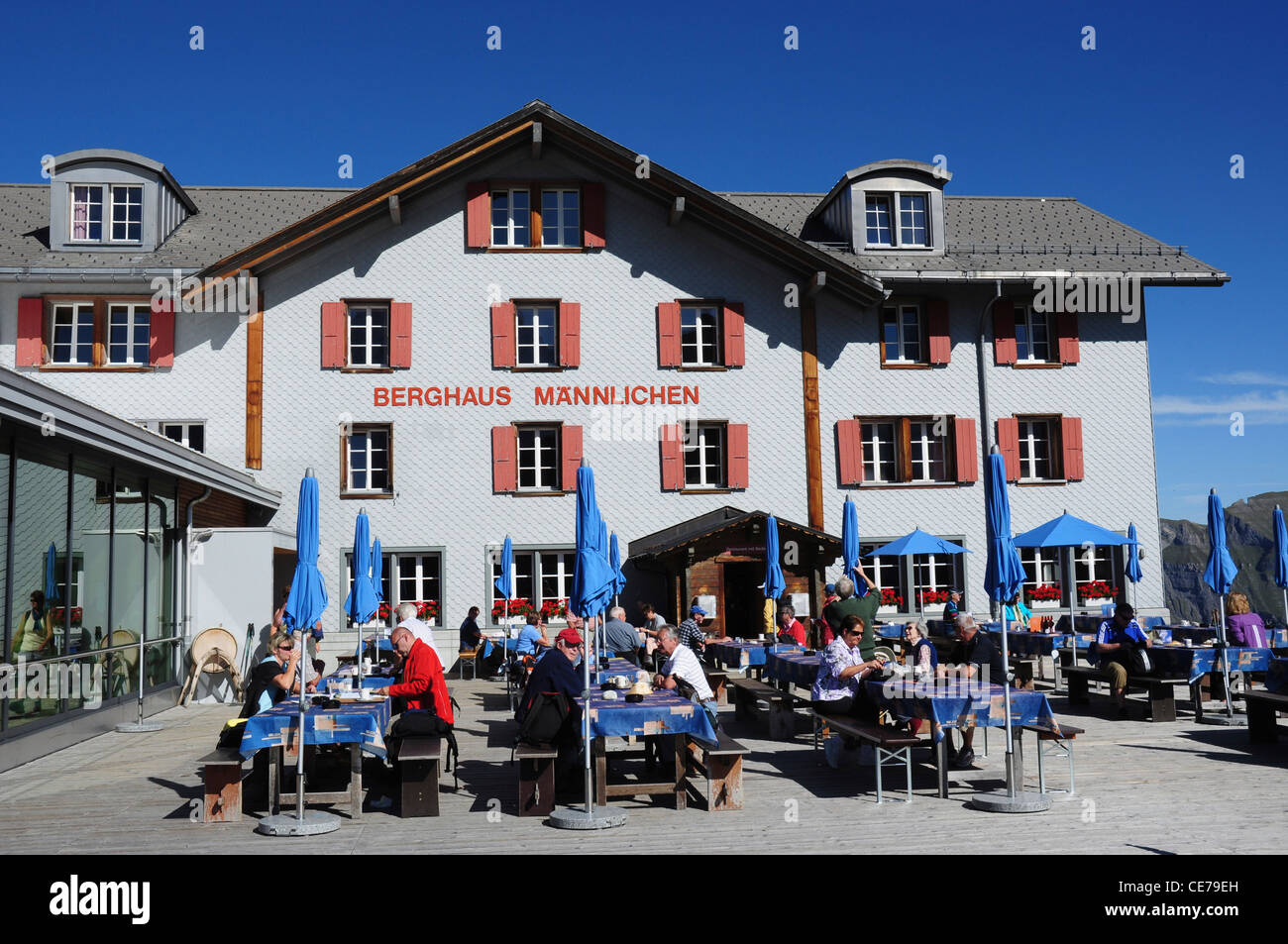 Männlichen Bergrestaurant auf Bergrücken zwischen den Tälern der Grindelwald und Lauterbrunnen, Berner Oberland, Schweiz Stockfoto