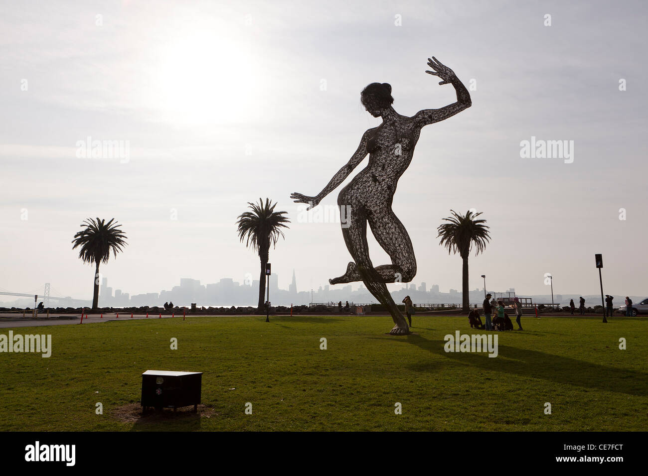 "Bliss-Tanz" Edelstahl mesh Skulptur von Marco Cochrane, 2011 - Treasure Island, San Francisco, Kalifornien USA Stockfoto