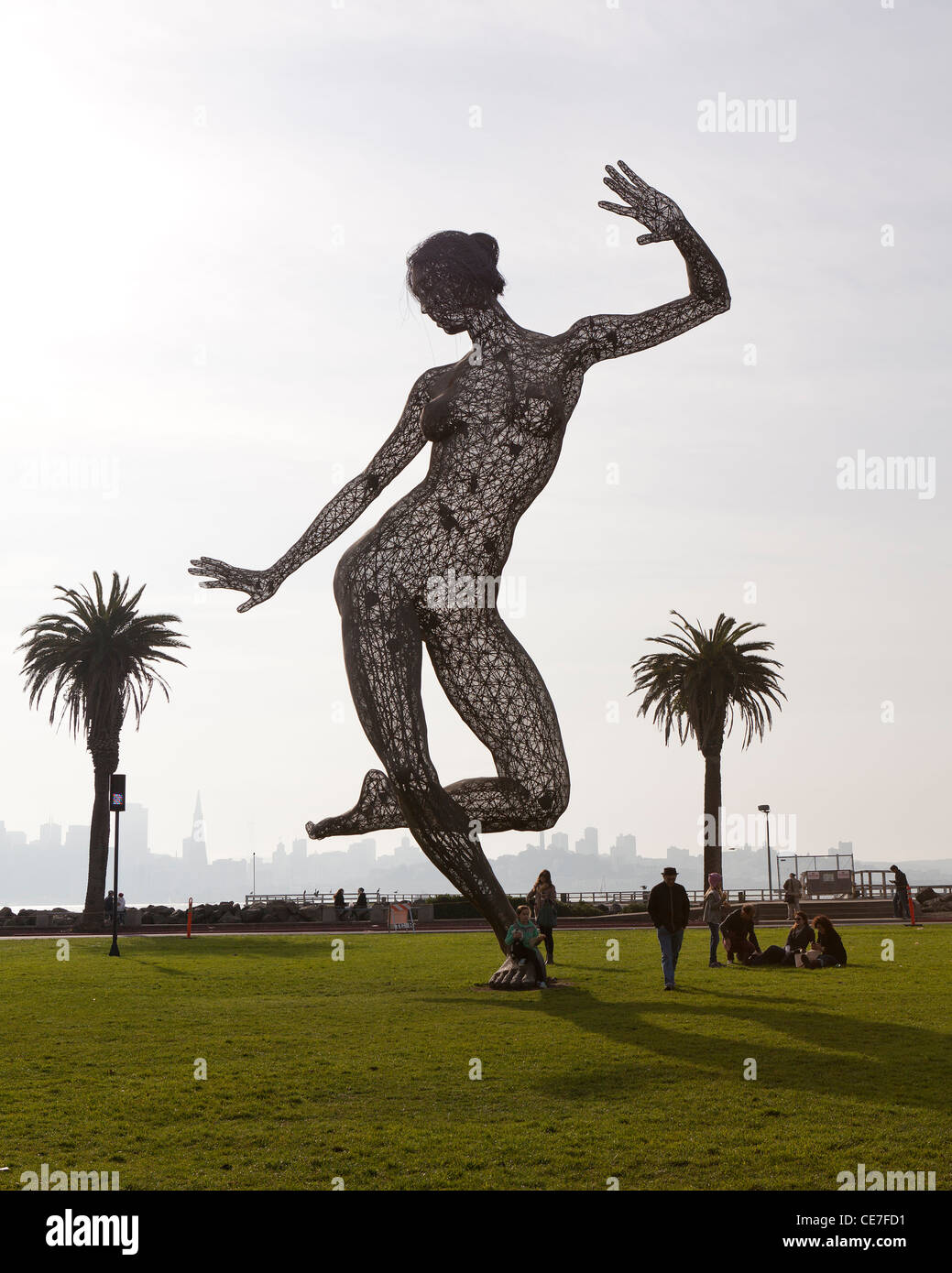 "Bliss-Tanz" Edelstahl mesh Skulptur von Marco Cochrane, 2011 - Treasure Island, San Francisco, Kalifornien USA Stockfoto
