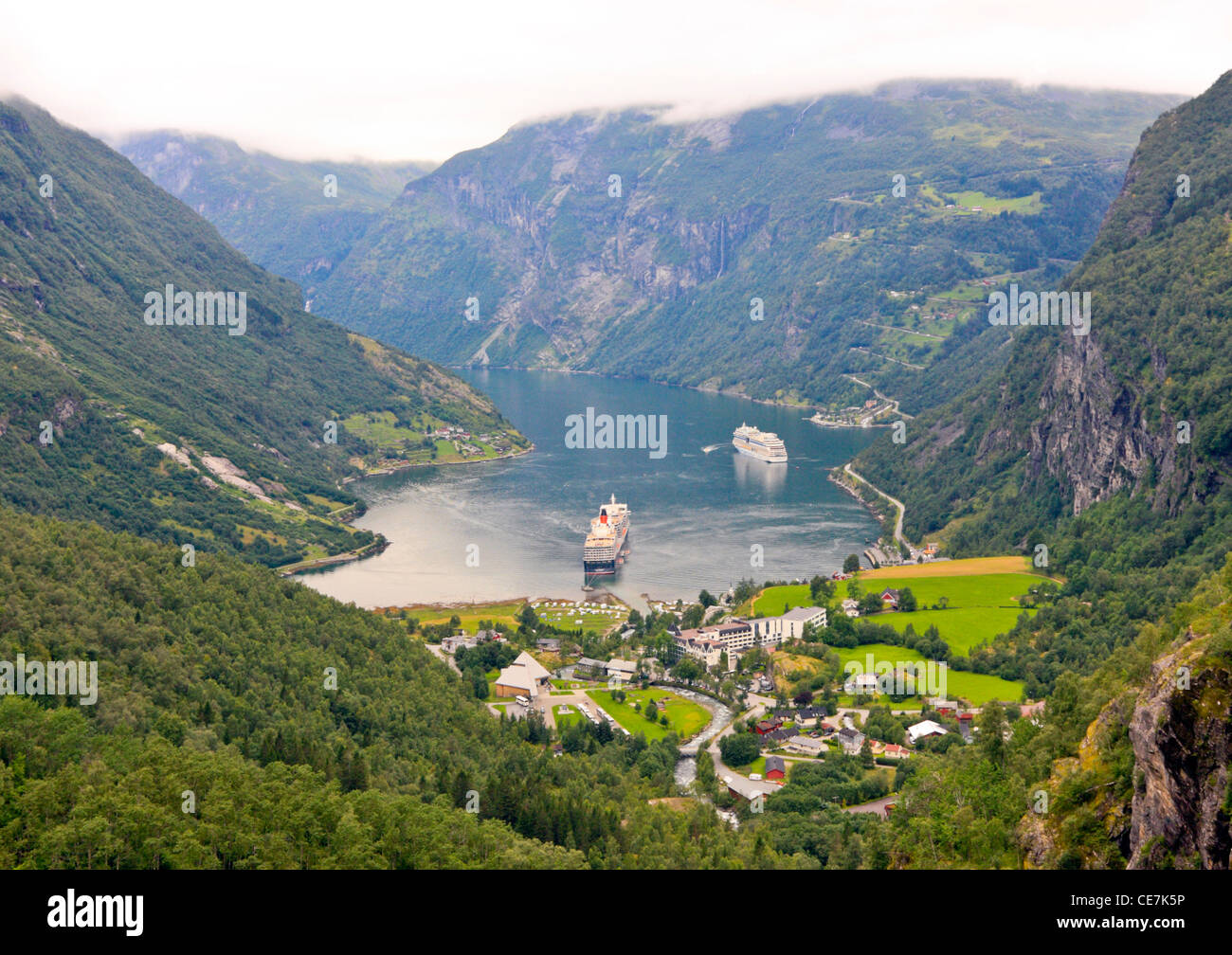 Blick vom Trollstigen Aussichtspunkt auf dem Geiranger Fjord, in der Nähe von Hellesylt, Norwegen Stockfoto