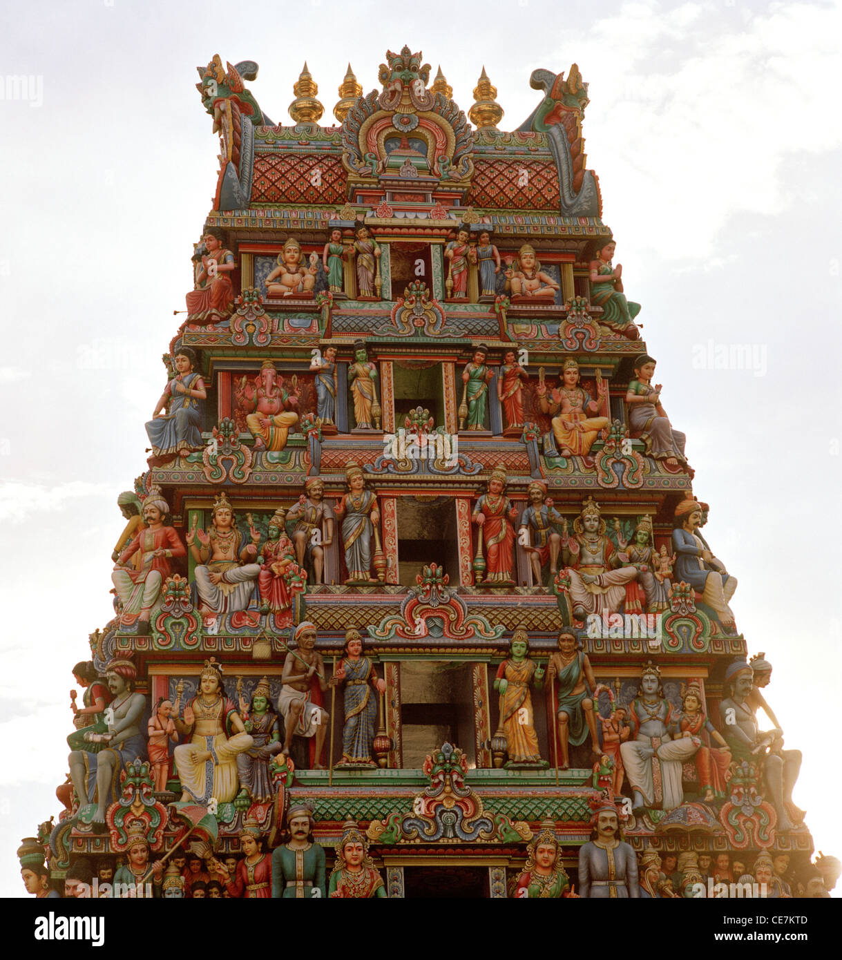 Sri Mariamman Tempel in der Chinatown in Singapur im Fernen Osten Südostasien. Architektur Hindu Religion religiöse Gebäude gopuram Wanderlust Travel Stockfoto Sri Mariamman Tempel in der Chinatown in Singapur im Fernen Osten Südostasien. Architektur Hindu Religion religiöse Gebäude gopuram Wanderlust Travel Stockfoto