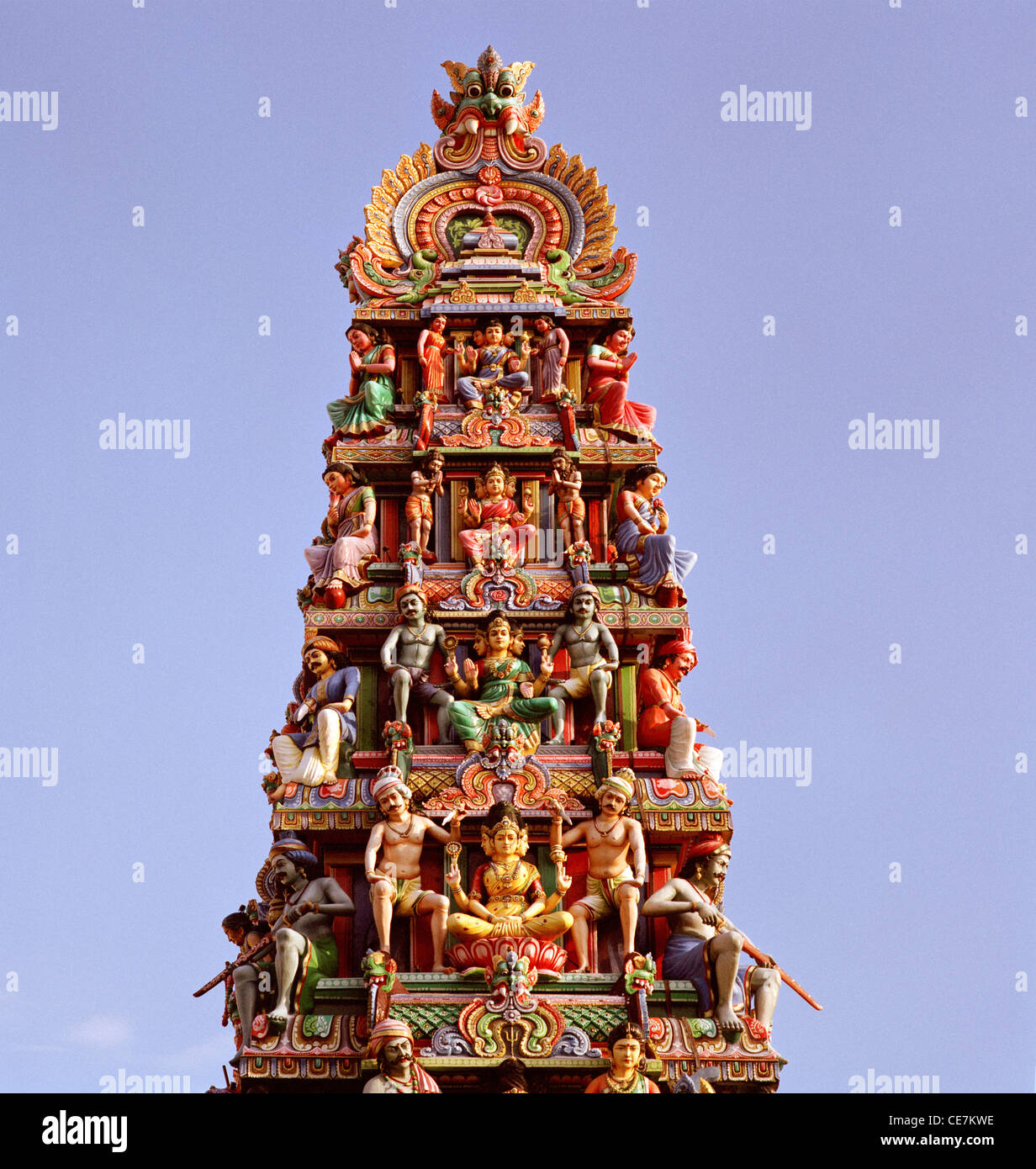 Sri Mariamman Tempel in der Chinatown in Singapur im Fernen Osten Südostasien. Architektur Hindu Religion religiöse Gebäude gopuram Wanderlust Travel Stockfoto Sri Mariamman Tempel in der Chinatown in Singapur im Fernen Osten Südostasien. Architektur Hindu Religion religiöse Gebäude gopuram Wanderlust Travel Stockfoto
