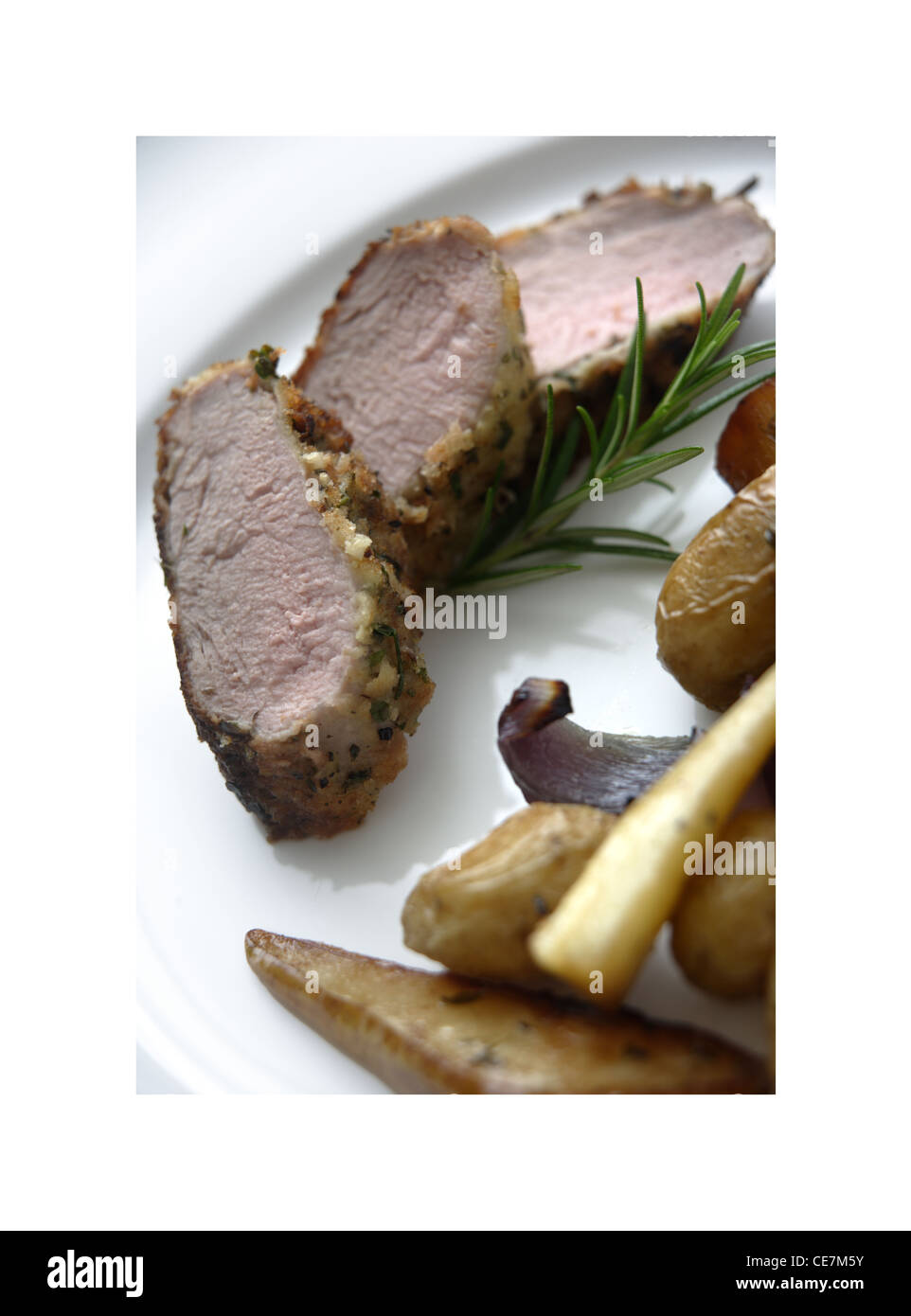 Slow Roasted Pork Chop mit Fenchel und Knoblauch Kartoffeln Stockfoto