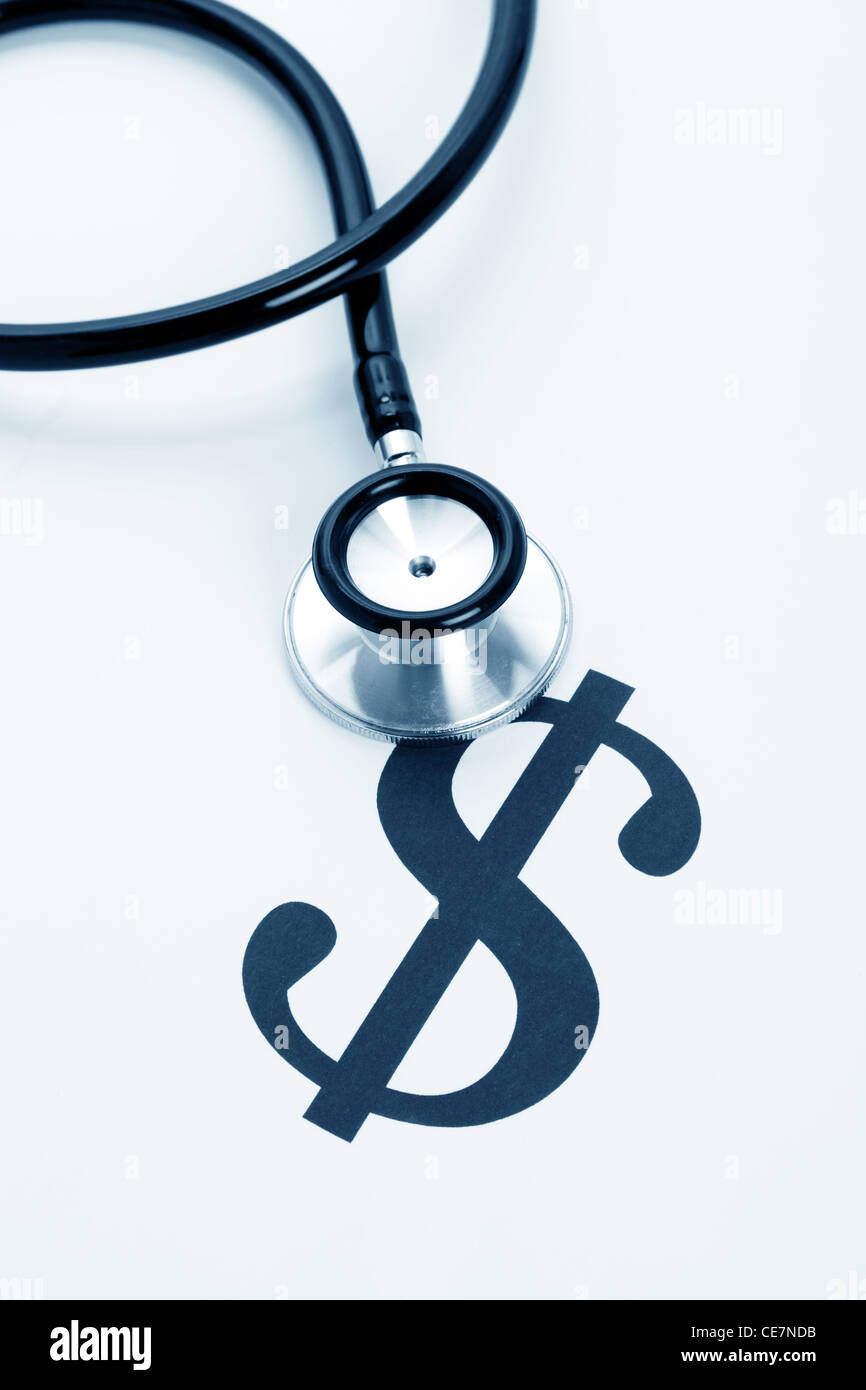Stethoskop und Dollarzeichen, Konzept der finanziellen Gesundheit Stockfoto