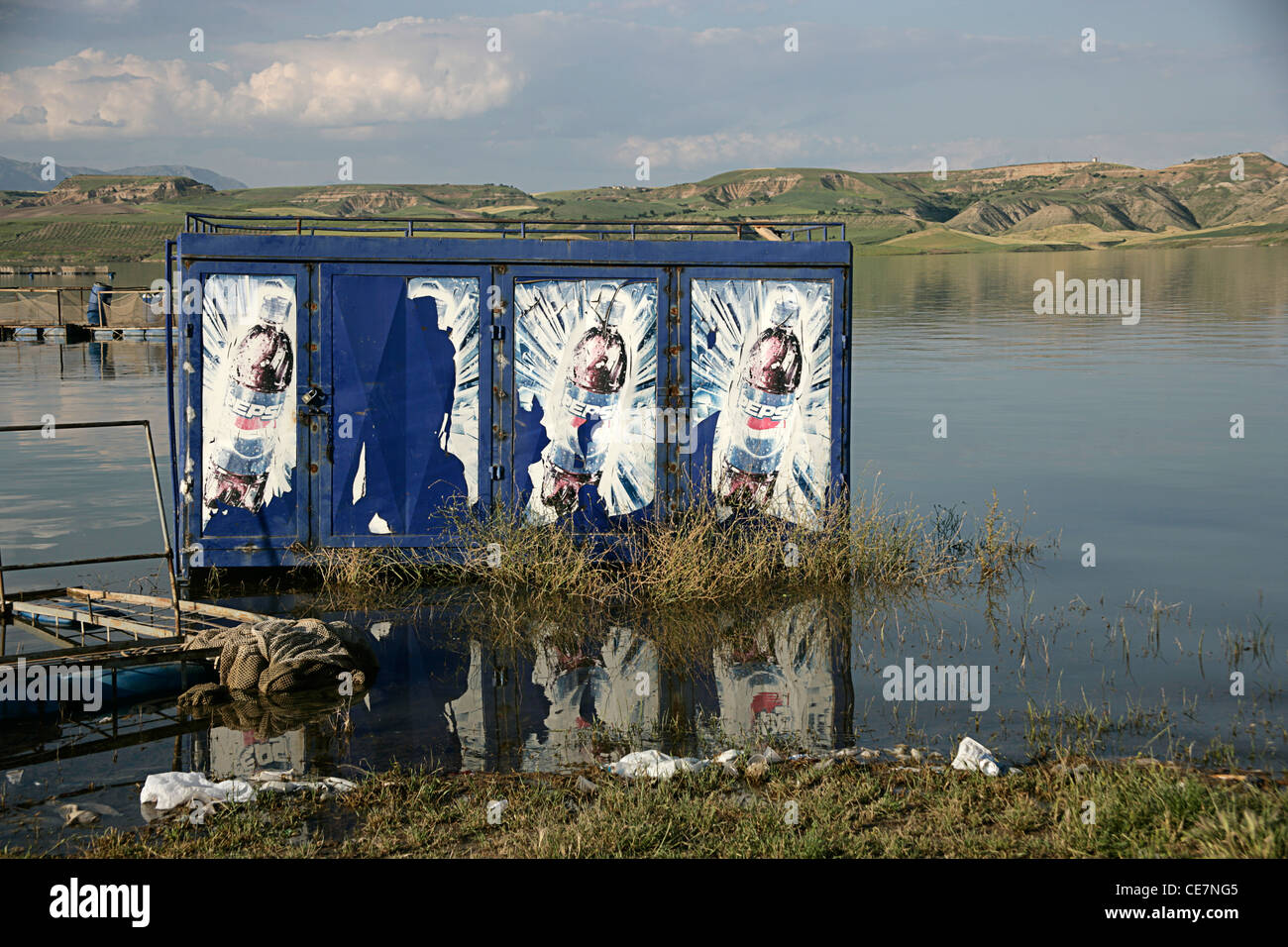 Pepsi-Container auf spät Atatürk in der Nähe von Schlafwagen, Südosten der Türkei Stockfoto