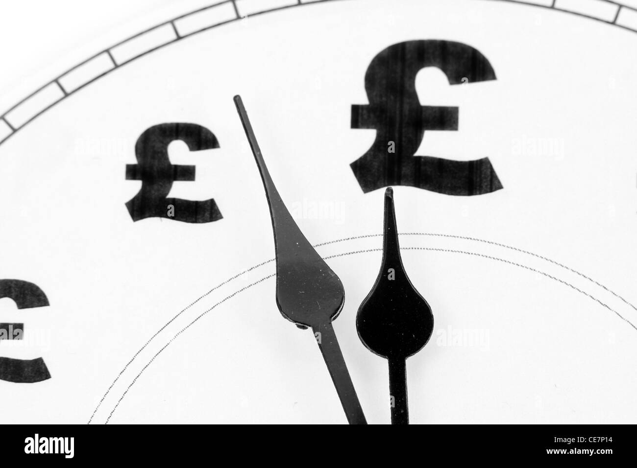Uhr und Pfund Zeichen, Zeit ist Geld Stockfoto