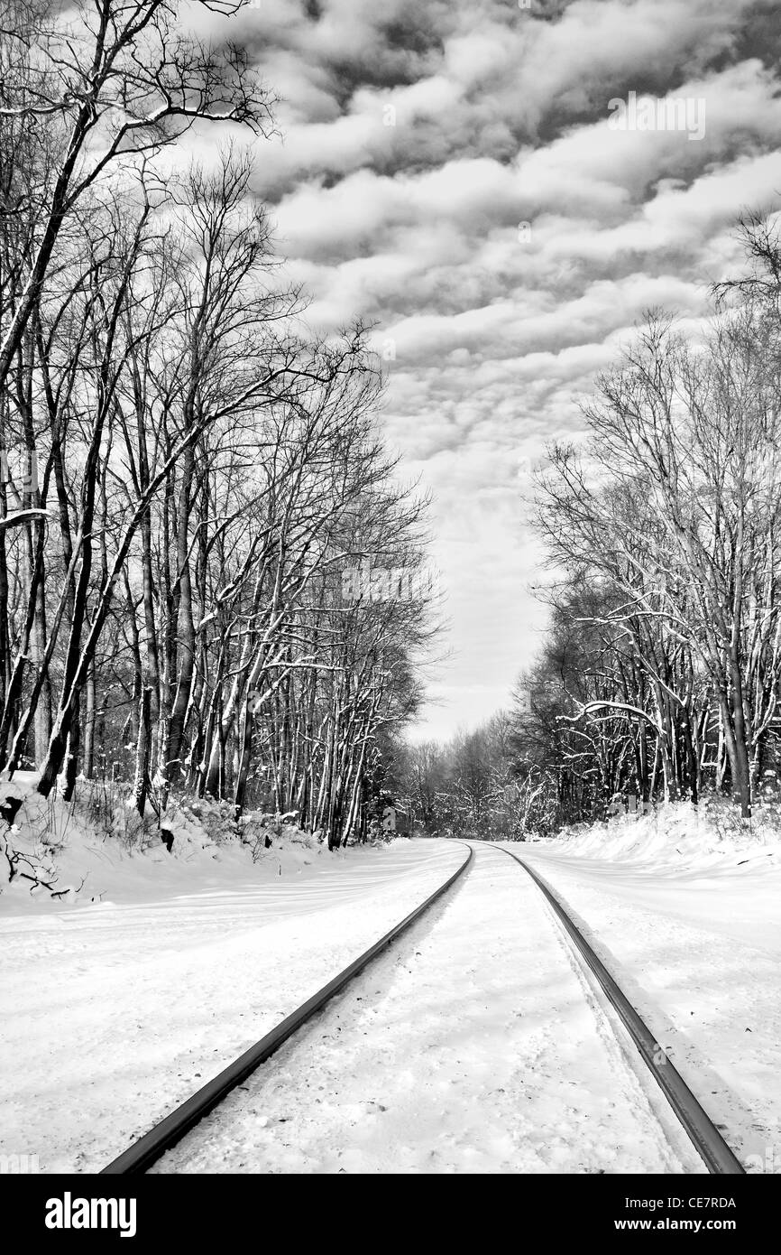 Winter Eisenbahnschienen Stockfoto