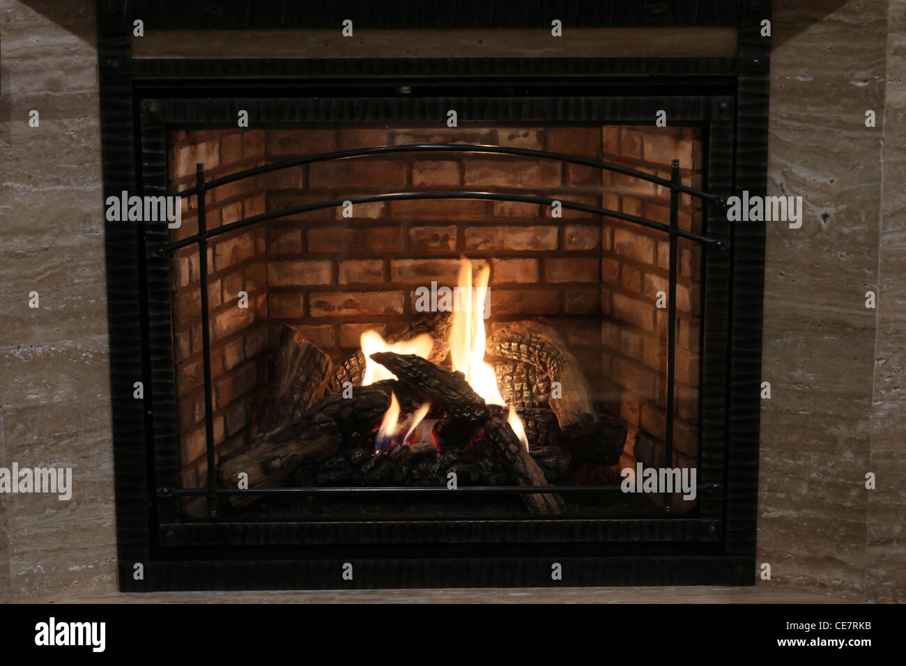 moderne brennenden Kamin warm Luxus Stockfoto