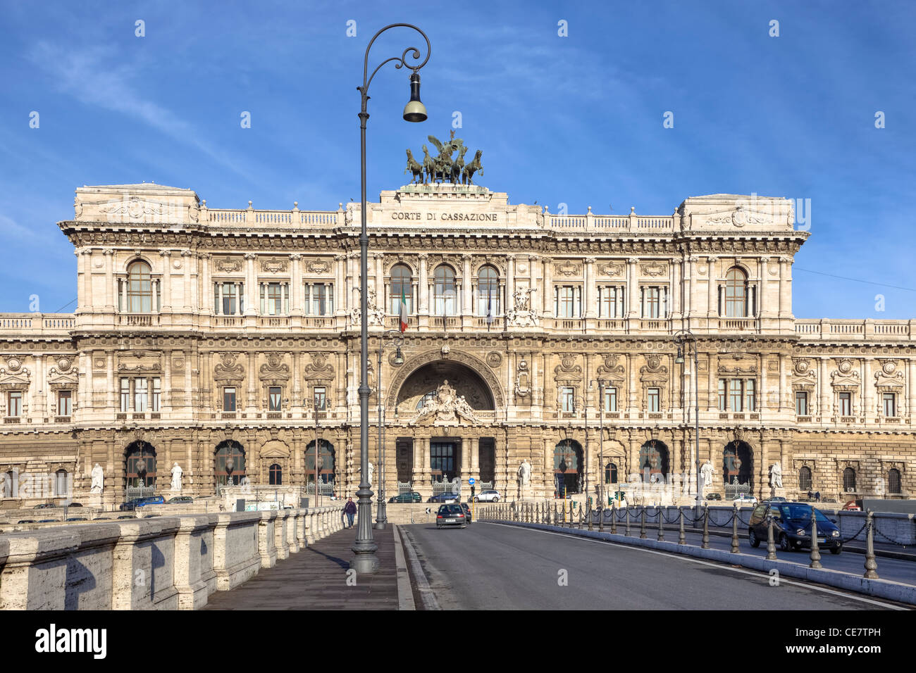 Der Palazzo di Giustizia in Rom befindet sich im Vorort von Rom, an den Ufern des Tiber, in der Nähe von Castel Sant'Angelo. Stockfoto