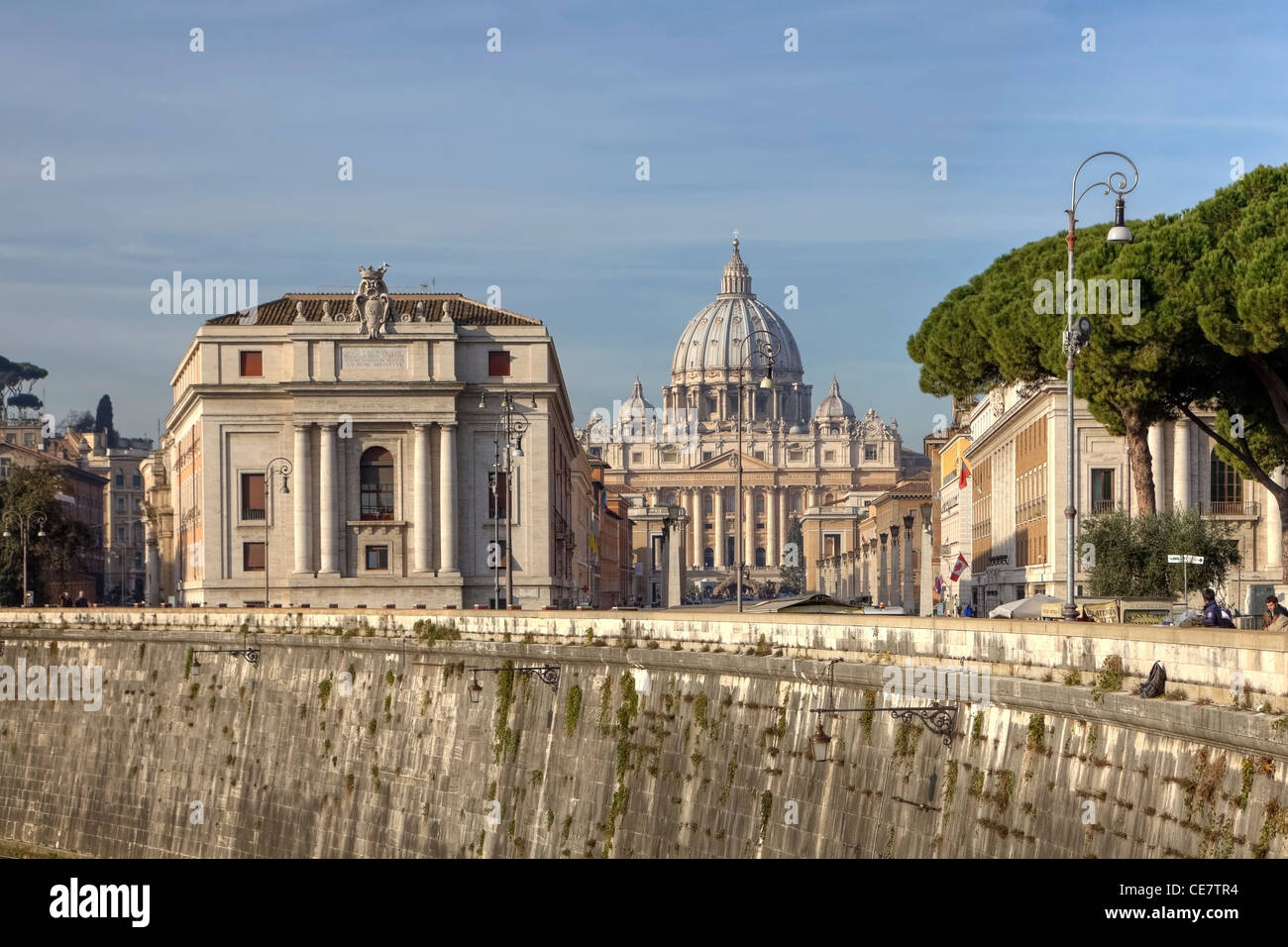 Blick auf den Petersdom in Rom, Latium, Italien Stockfoto