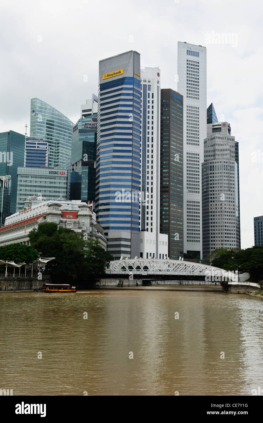 Fullerton Hotel und Anderson Hängebrücke, Singapur. Stockfoto