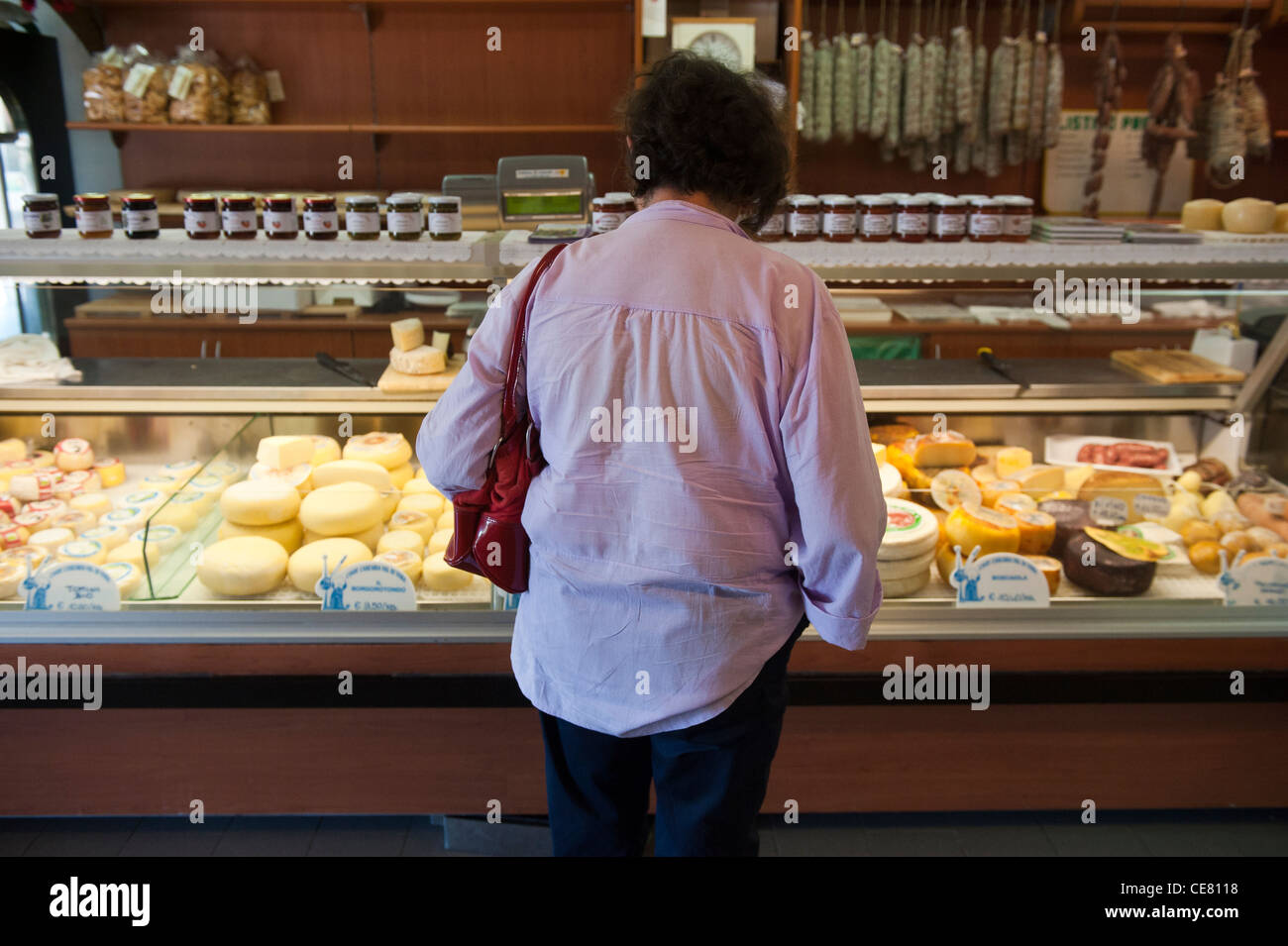 Käse zum Verkauf an die Cooperativa Casearia. Val di Vara. Verese Ligure. Ligurien. Italien Stockfoto