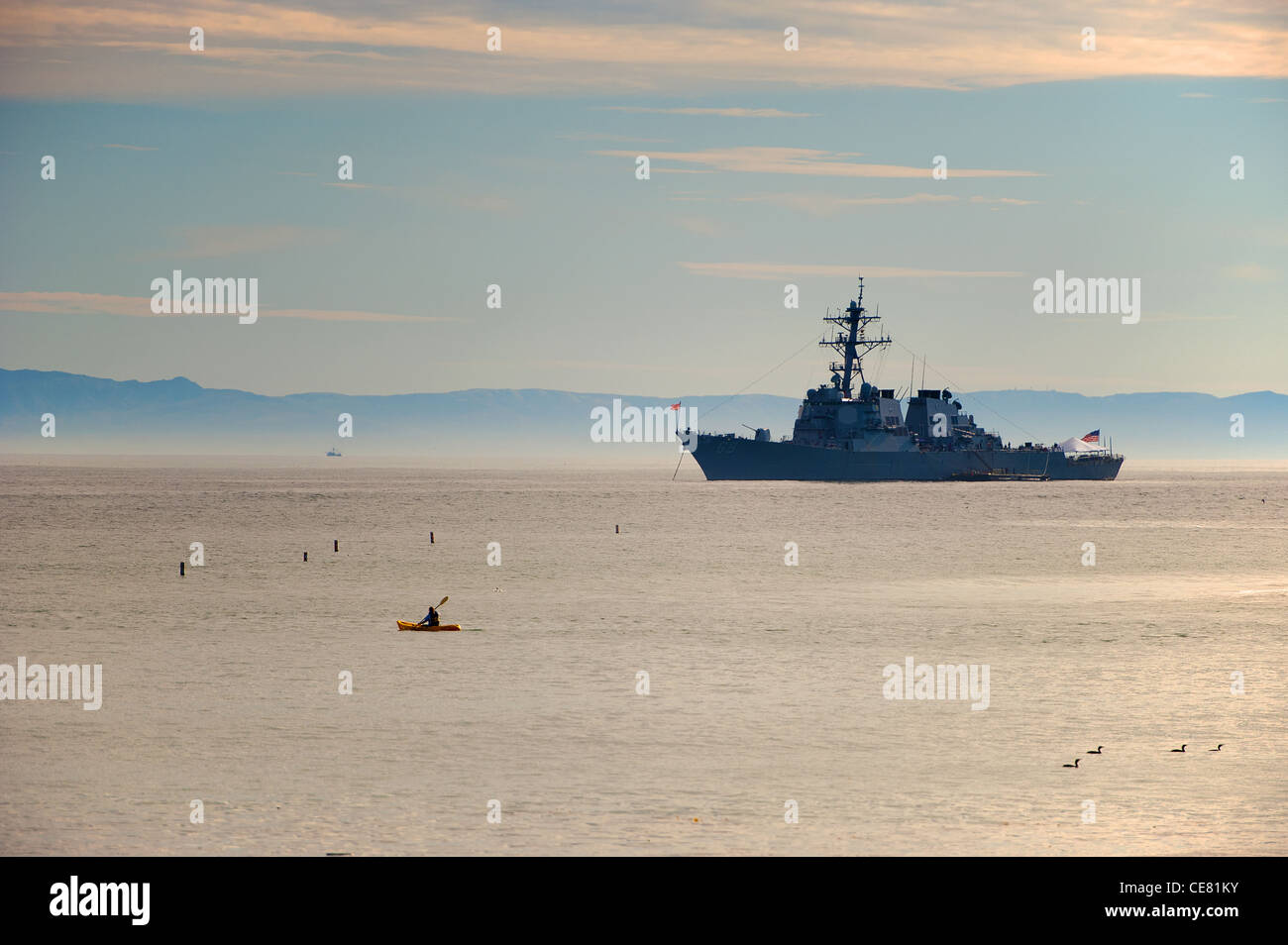 Lenkwaffenzerstörer, verankerte USS Milius vor der Küste von Santa Barbara Stockfoto