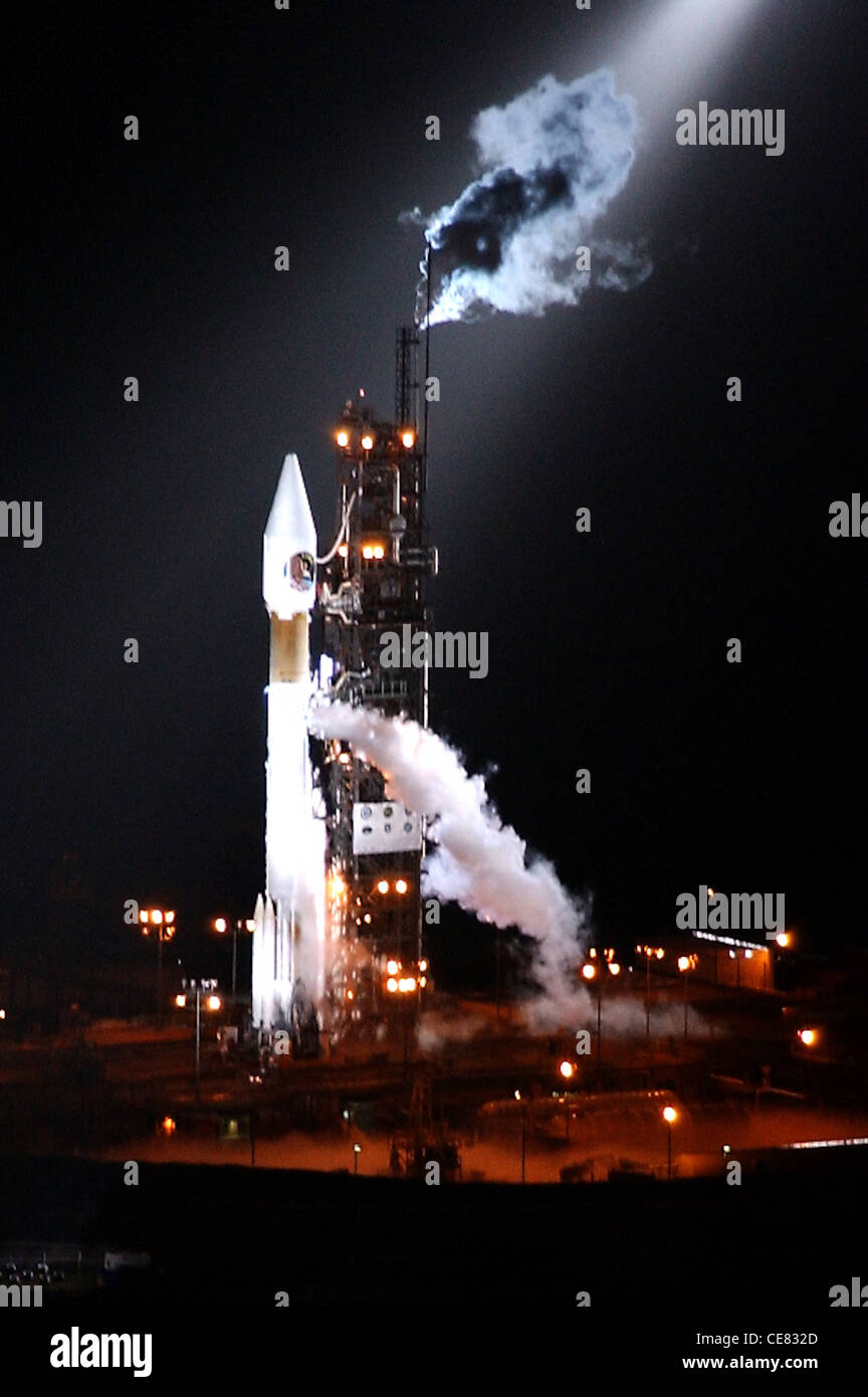 Die letzte Atlas IIAS Rakete startete von hier Dez. 2. Es trug eine National Reconnaissance Office Nutzlast. Der Weltraumstartkomplex wird saniert, um die ATLAS V-Rakete unterzubringen. Atlas V ist eines von zwei entwickelten auslauffähigen Trägerraktern, die hier mittlere und schwere Raumaufzugskapazitäten bieten. Stockfoto