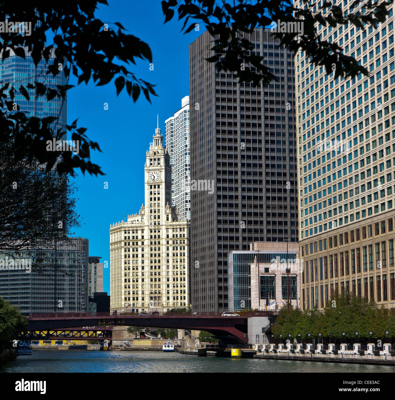 Gebäude am Fluss in Chicago, die drittgrößte Stadt in den Vereinigten Staaten Stockfoto