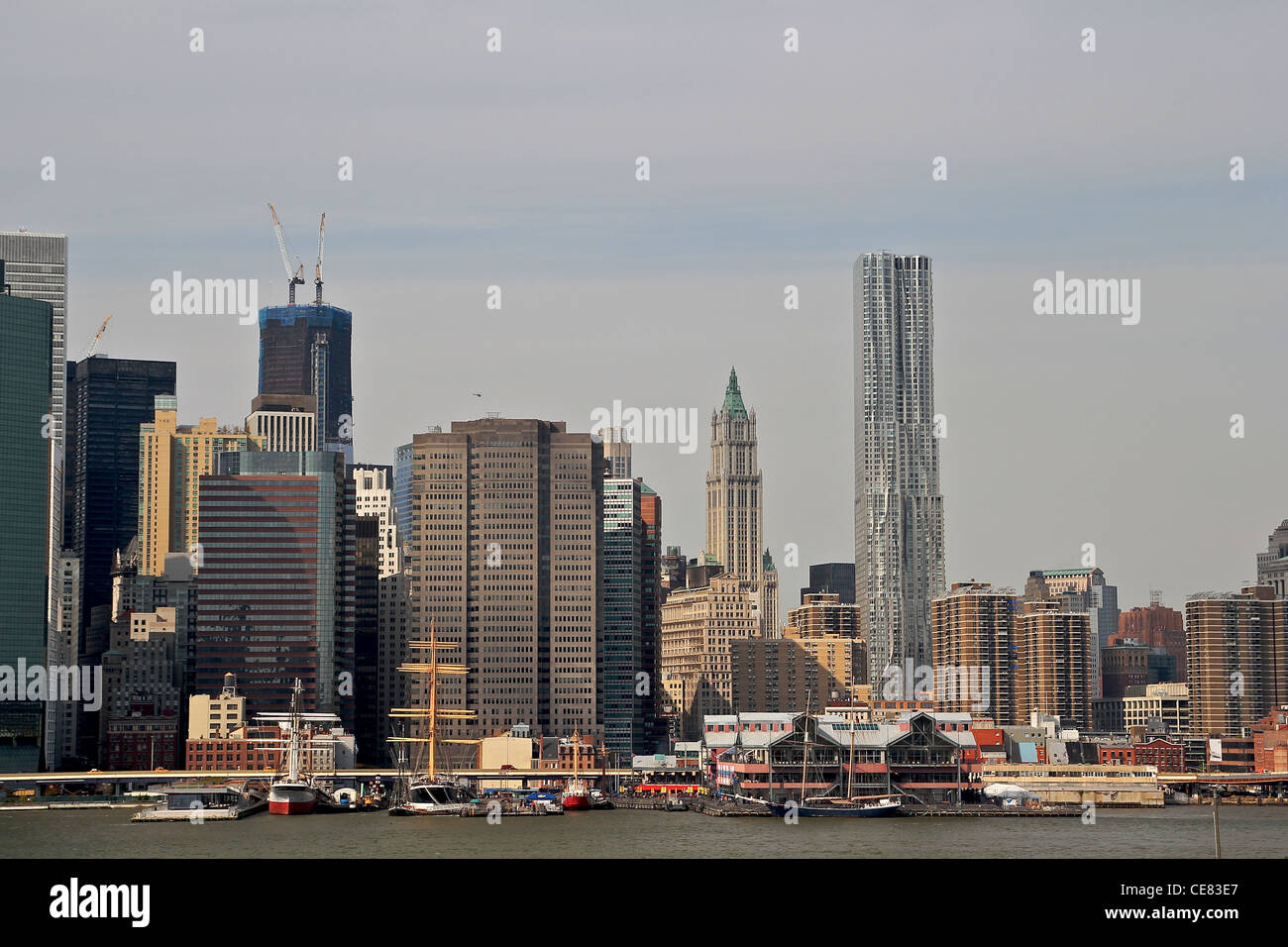 Ein Blick auf Manhattan aus Brooklyn Heights Promenade. Stockfoto